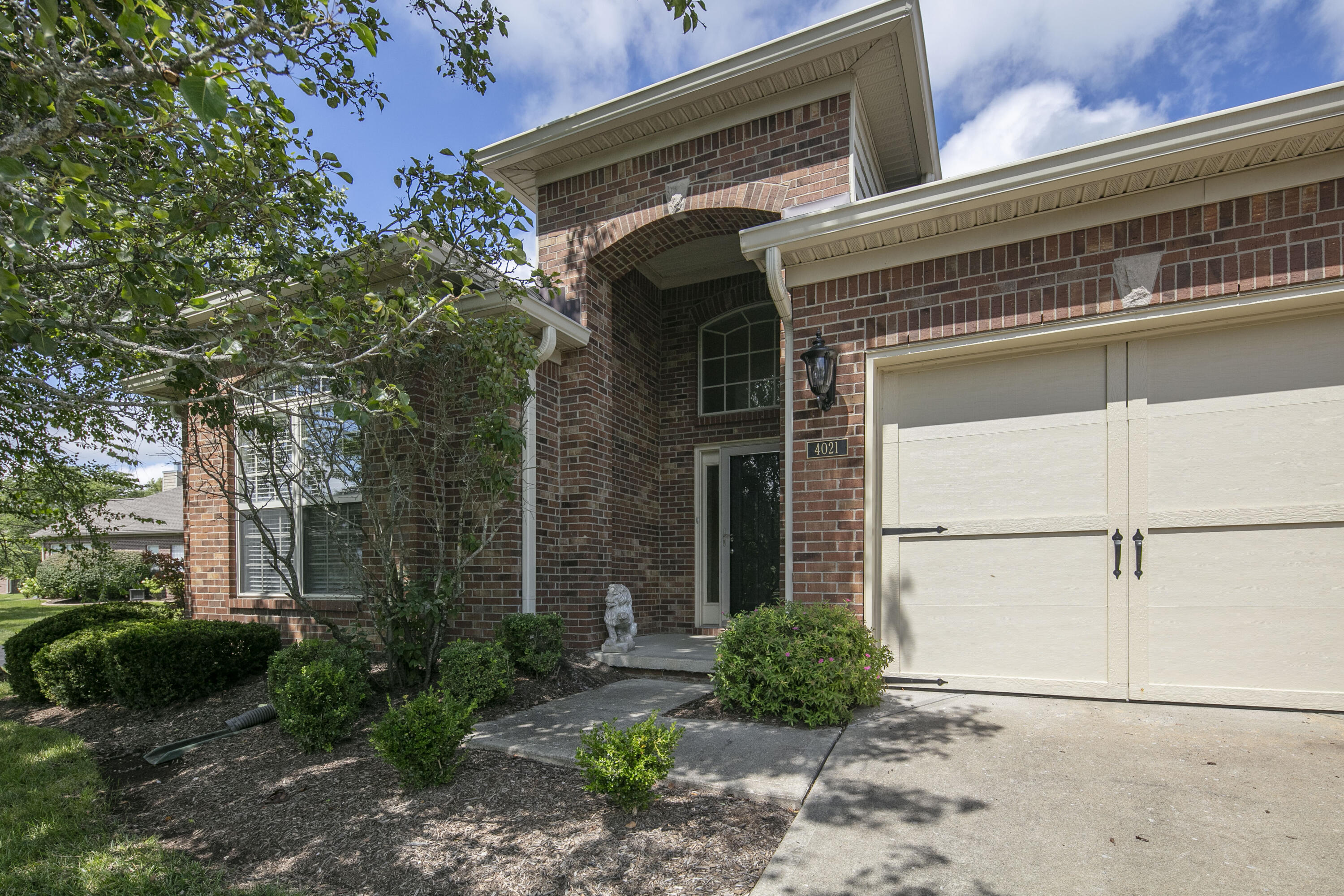 4021 Castlebridge Lane Property Photo 3
