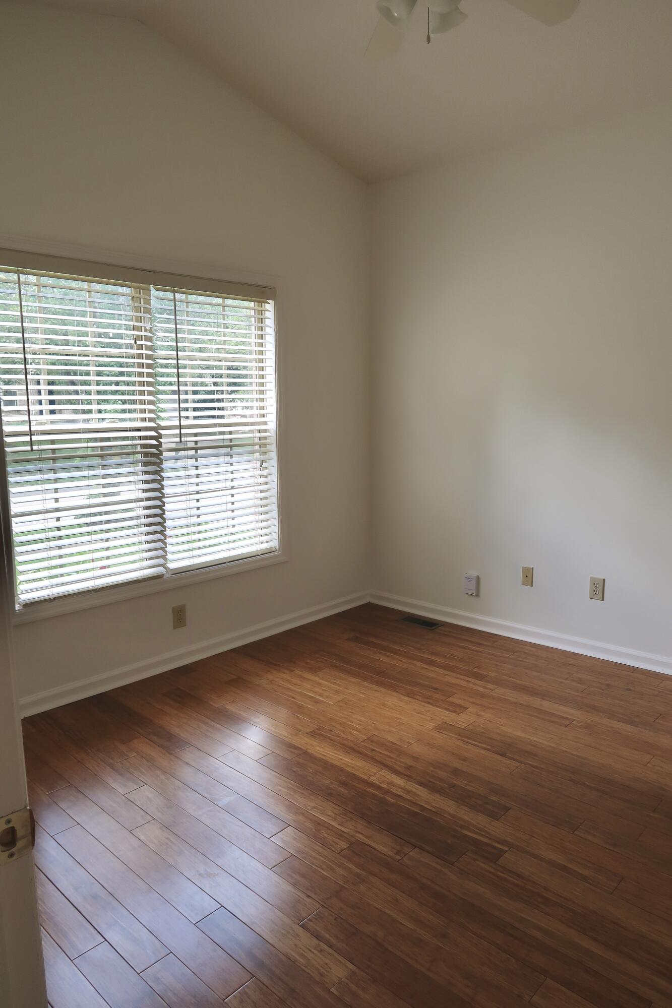 881 Lauderdale Drive Property Photo 6