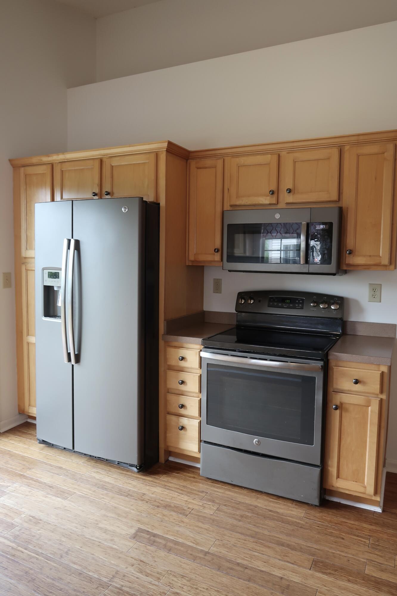 881 Lauderdale Drive Property Photo 11