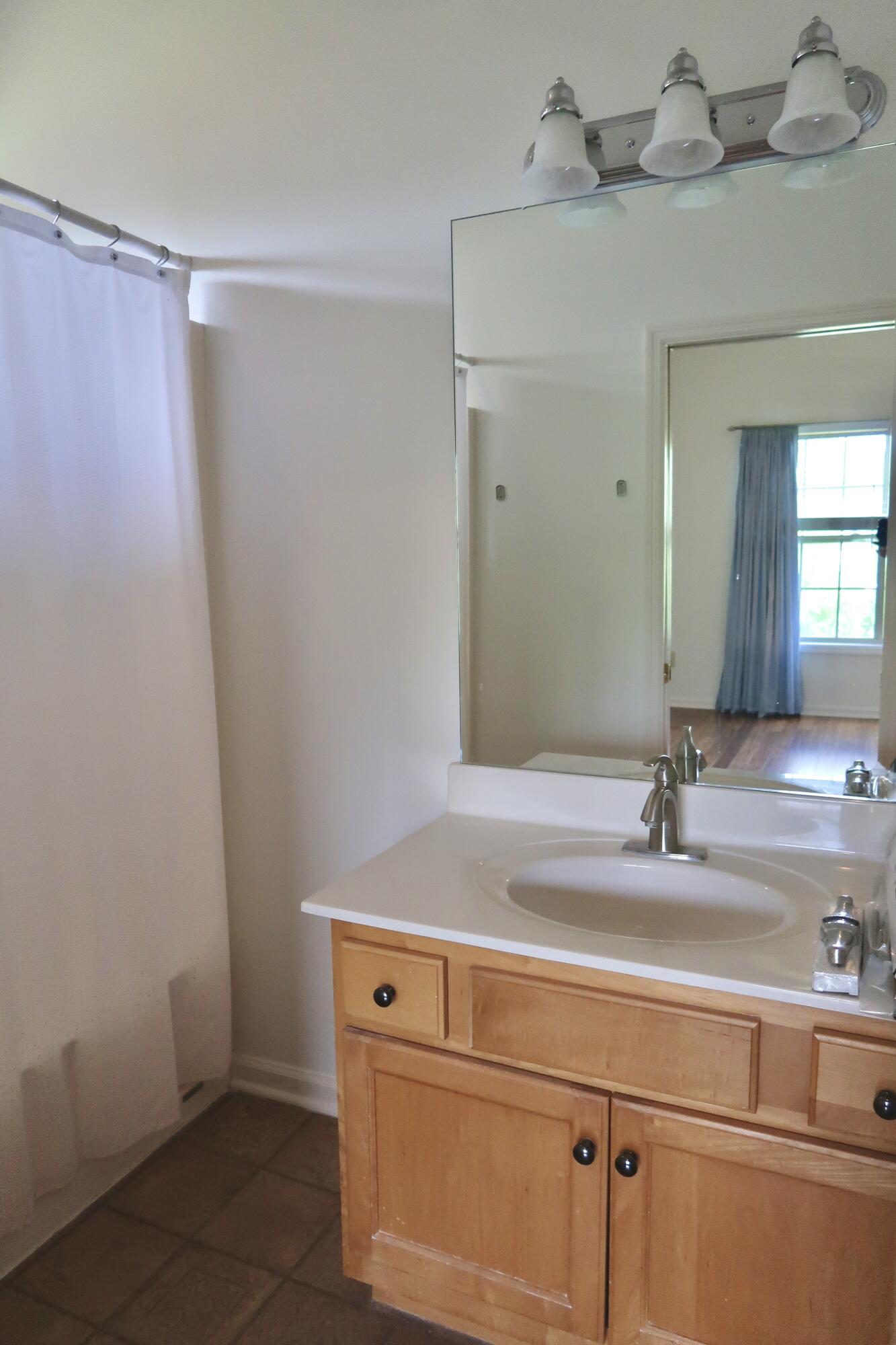 881 Lauderdale Drive Property Photo 14