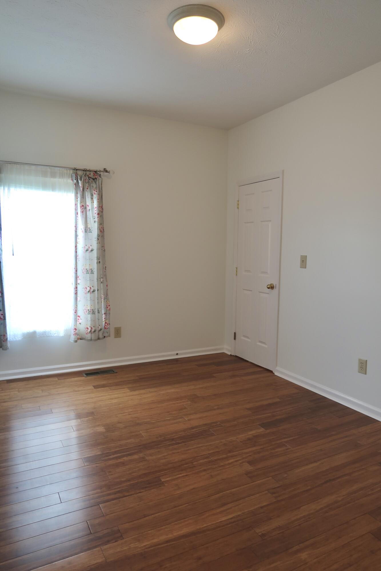881 Lauderdale Drive Property Photo 17