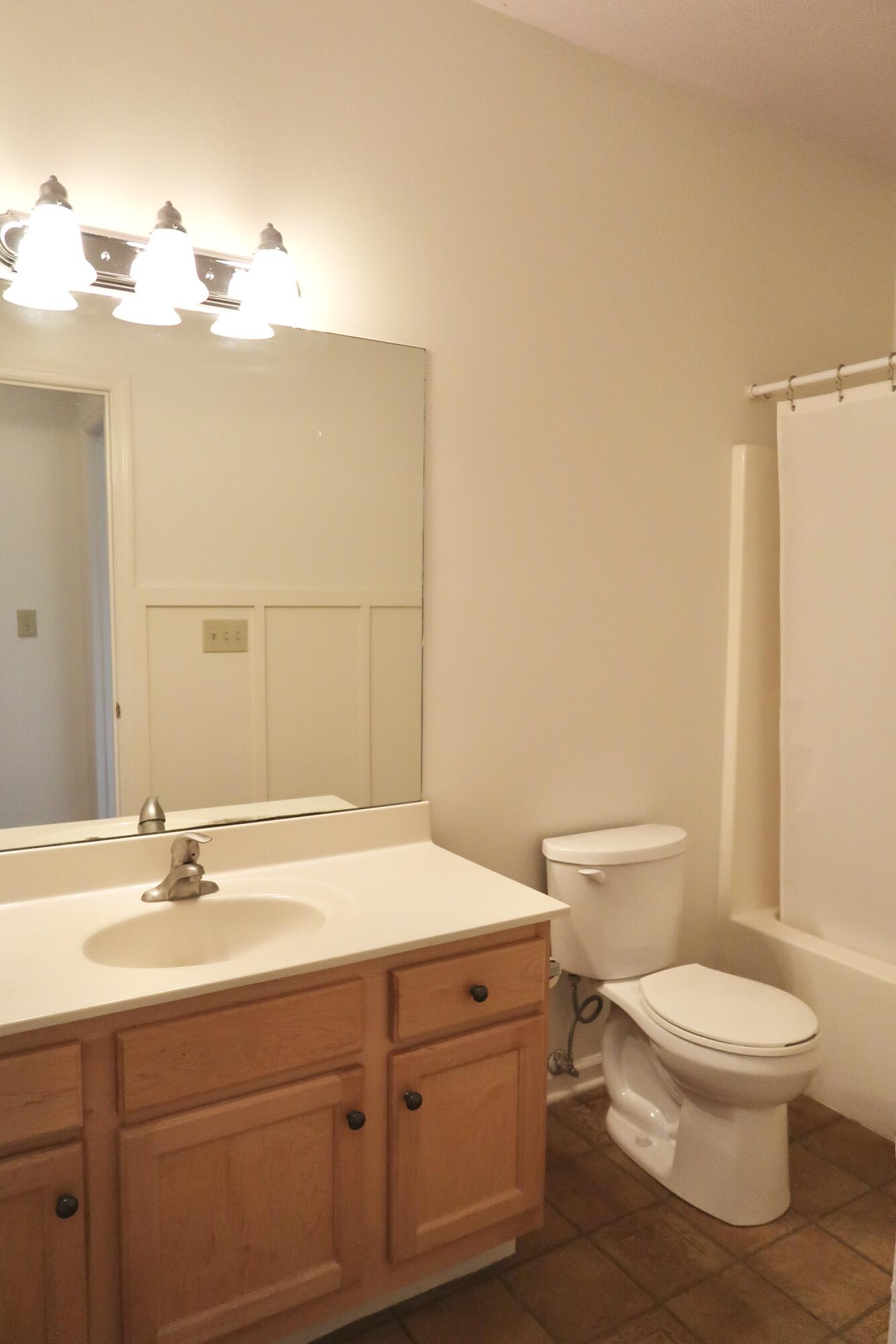 881 Lauderdale Drive Property Photo 18