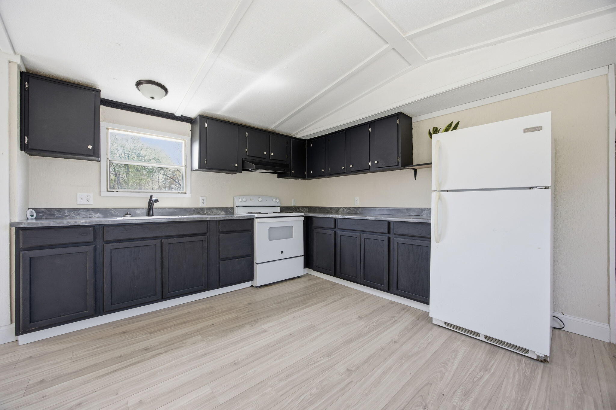 404 Ore Mines Road Property Photo 11