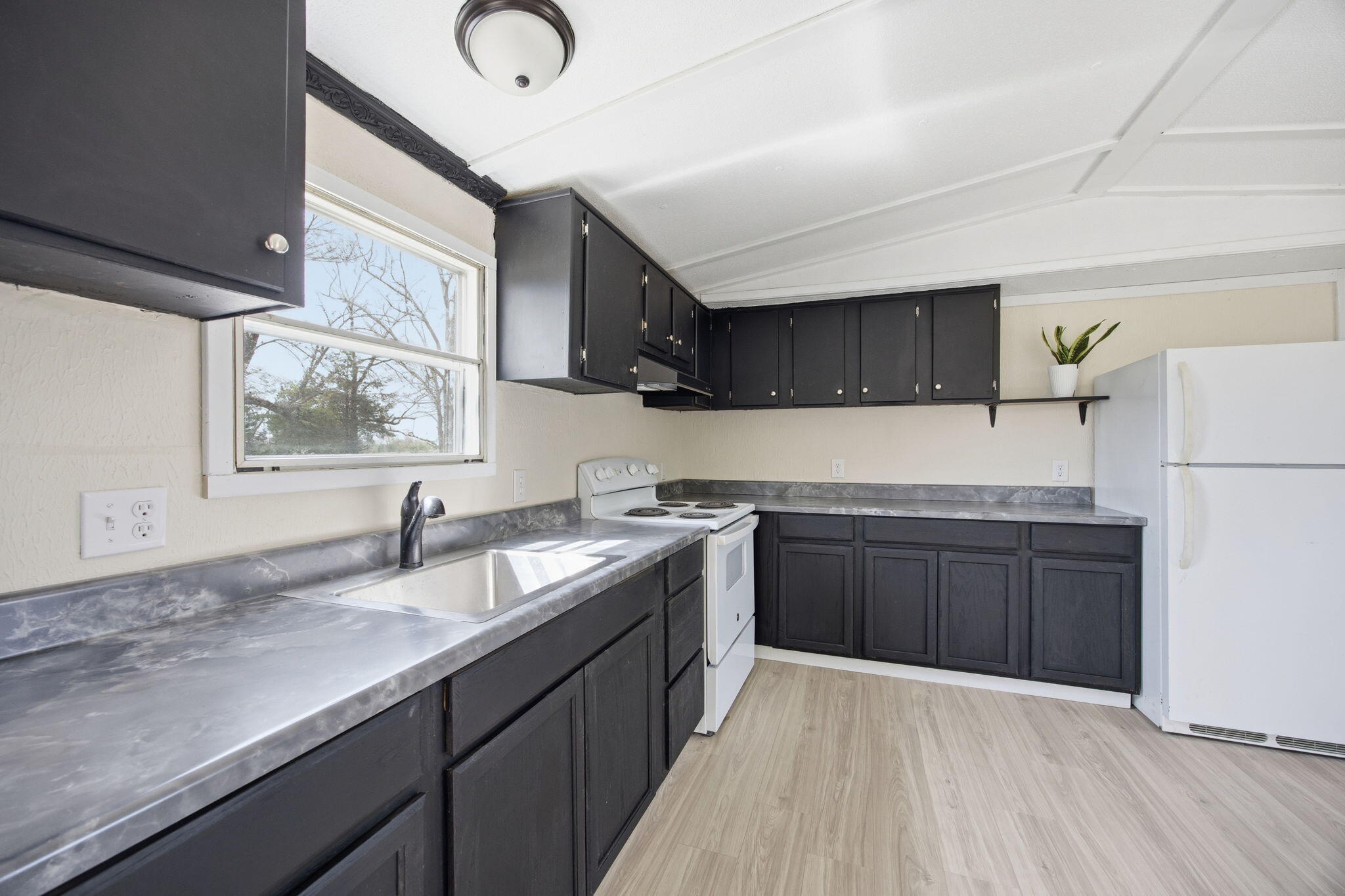 404 Ore Mines Road Property Photo 12