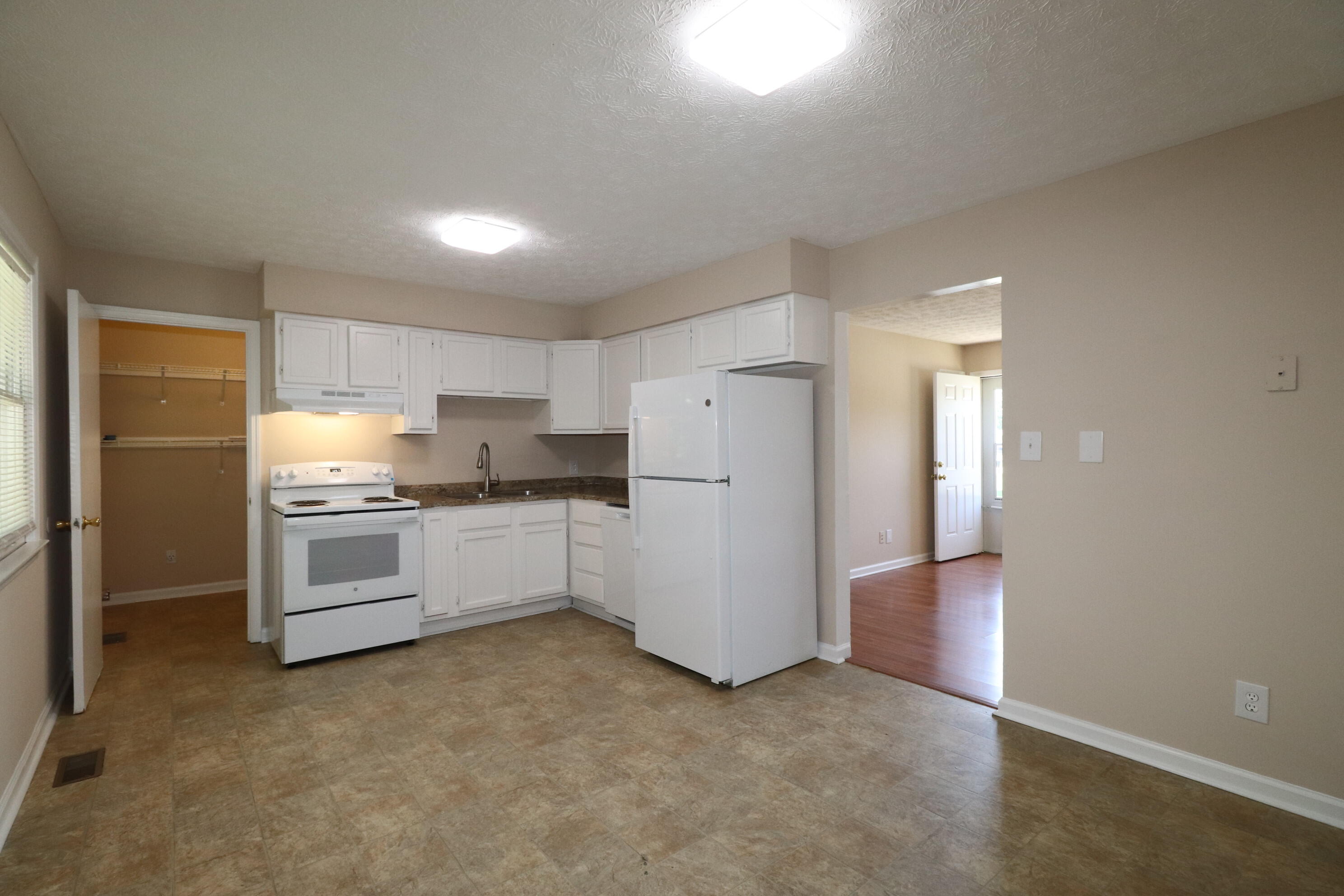 212 Foxwood Drive Property Photo 6