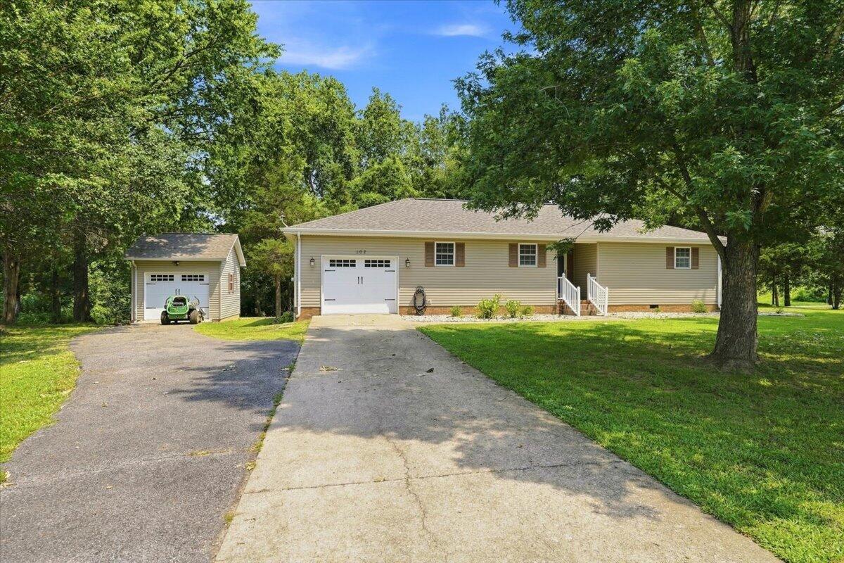 102 Wendy Drive Property Photo 2
