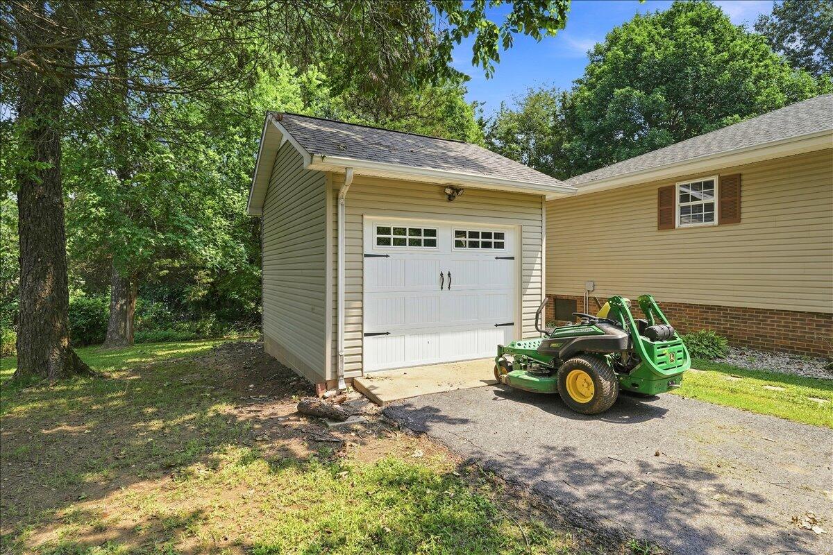 102 Wendy Drive Property Photo 3