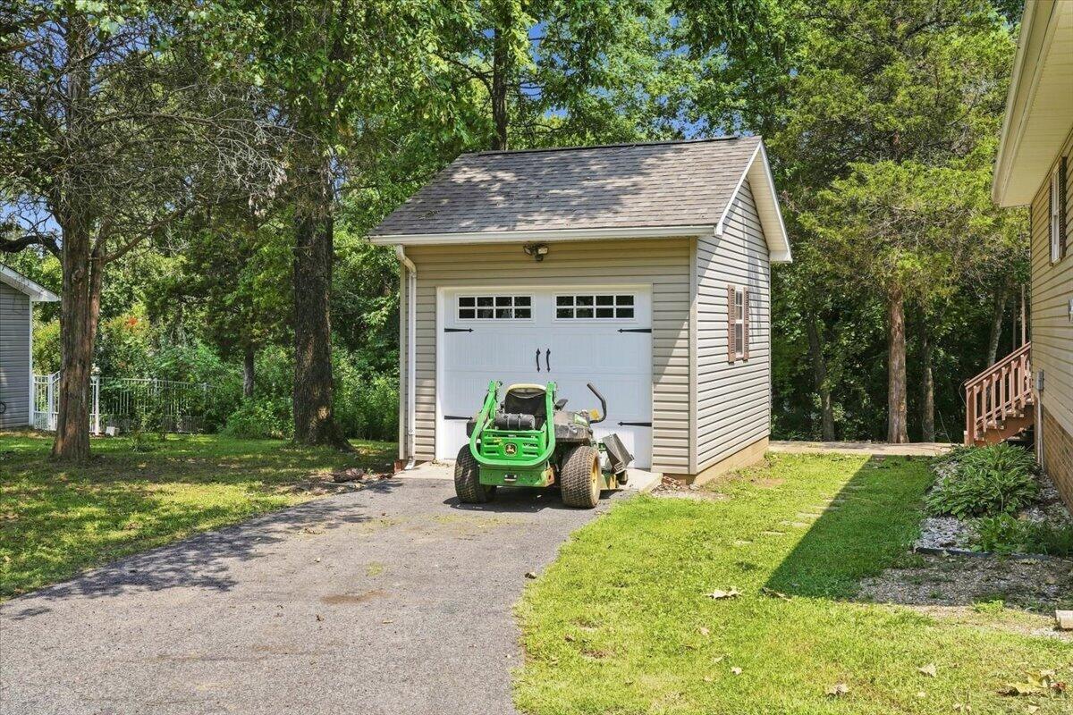 102 Wendy Drive Property Photo 4