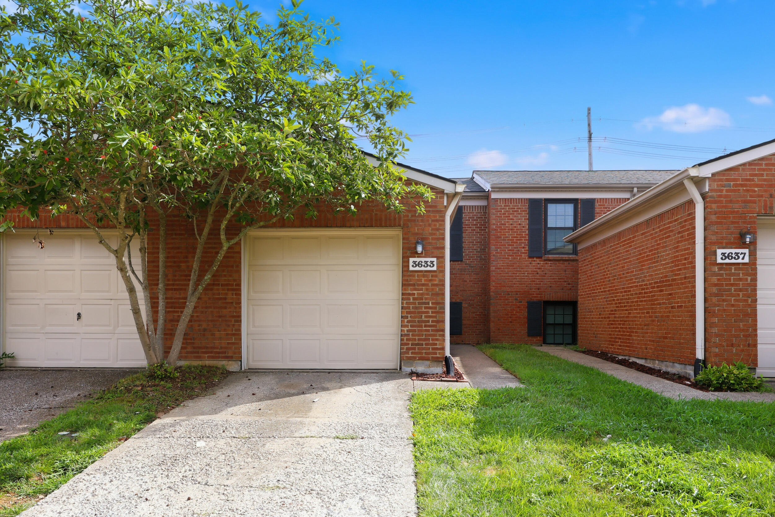 3633 Squires Woods Way Property Photo 2