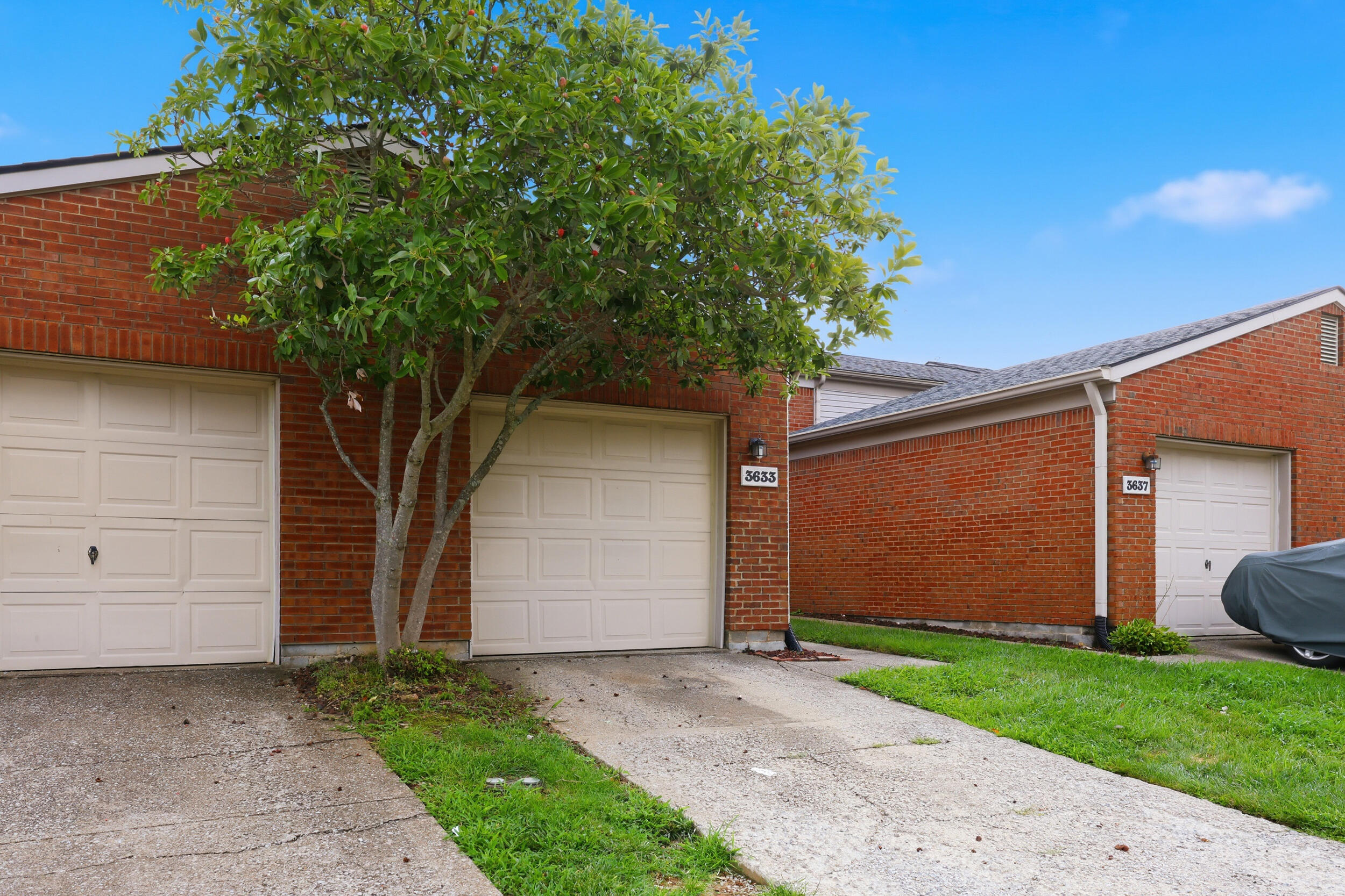 3633 Squires Woods Way Property Photo 3