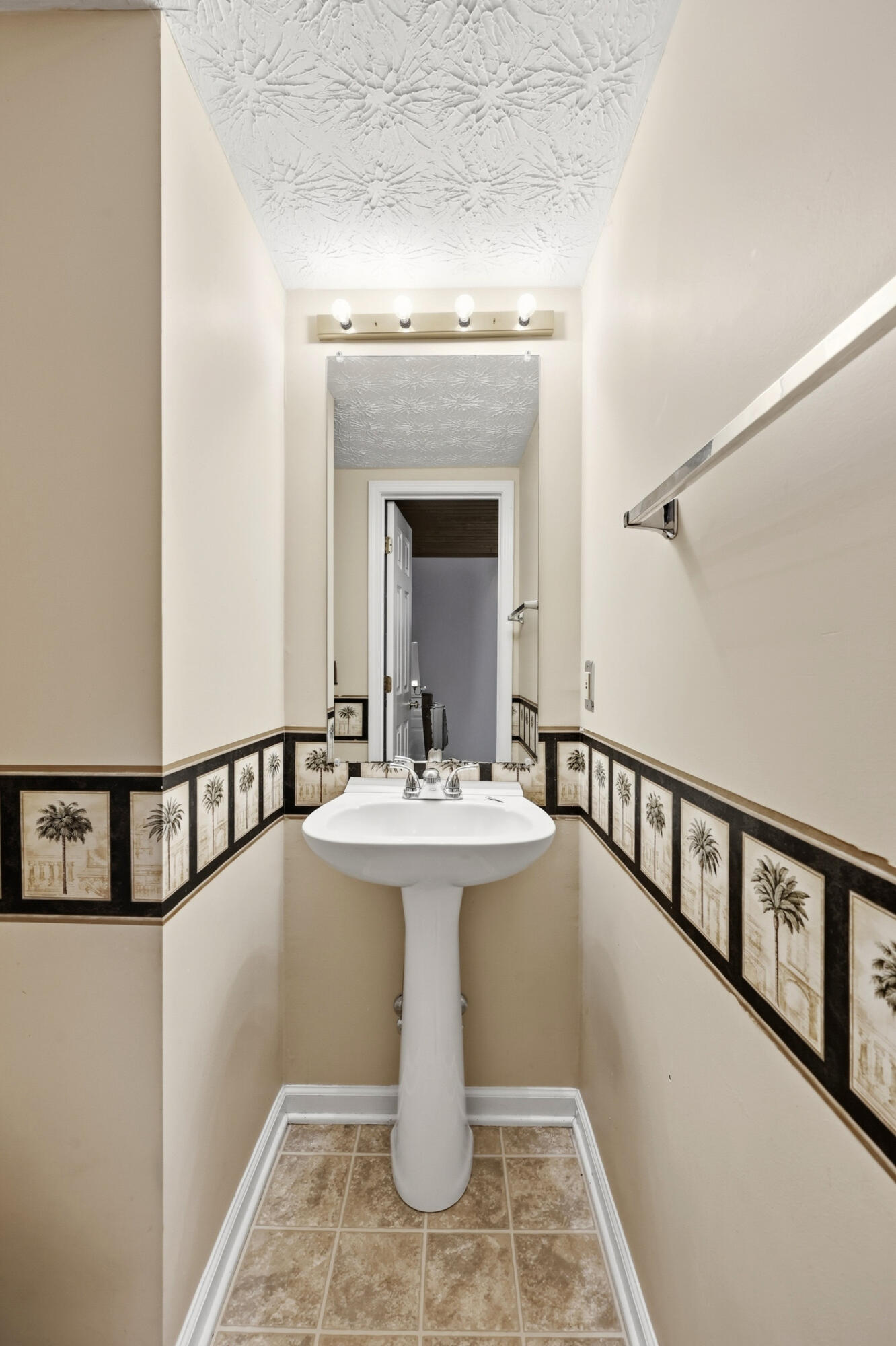 3633 Squires Woods Way Property Photo 8
