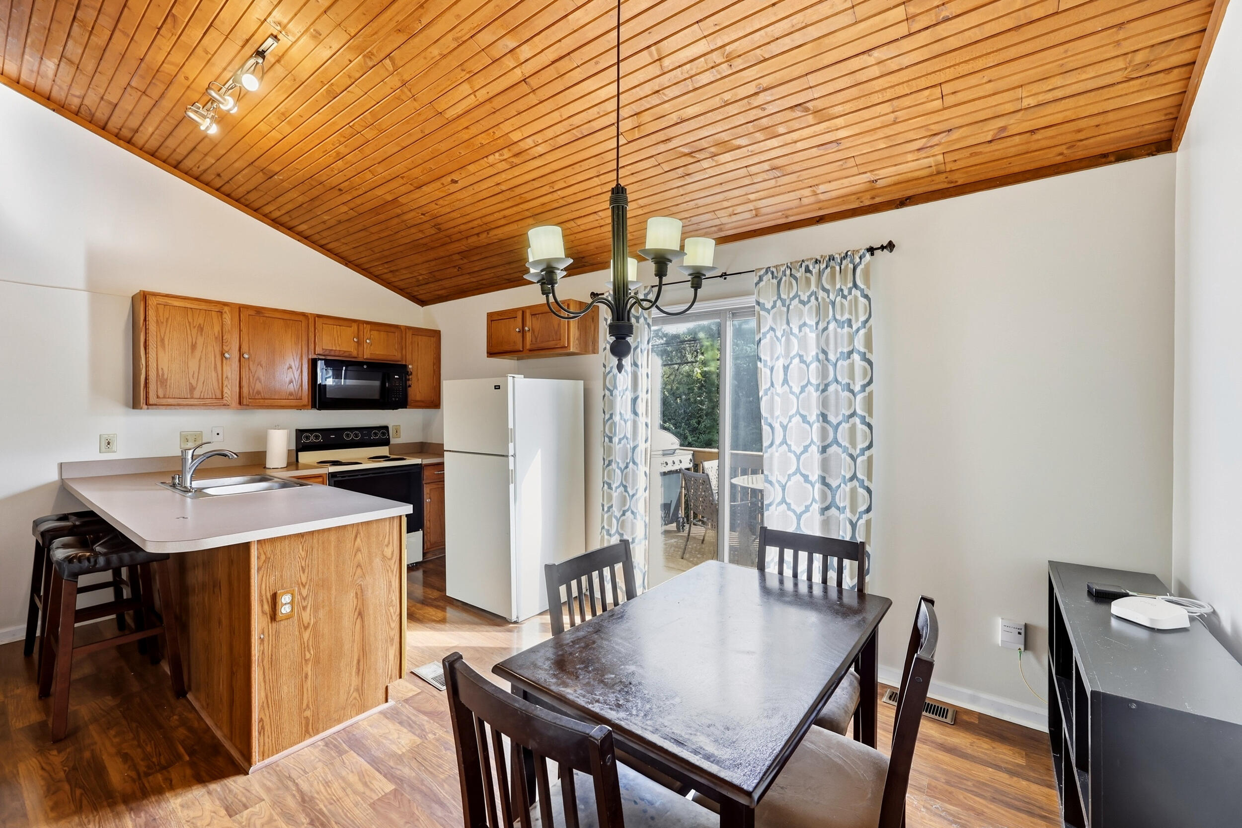 3633 Squires Woods Way Property Photo 10