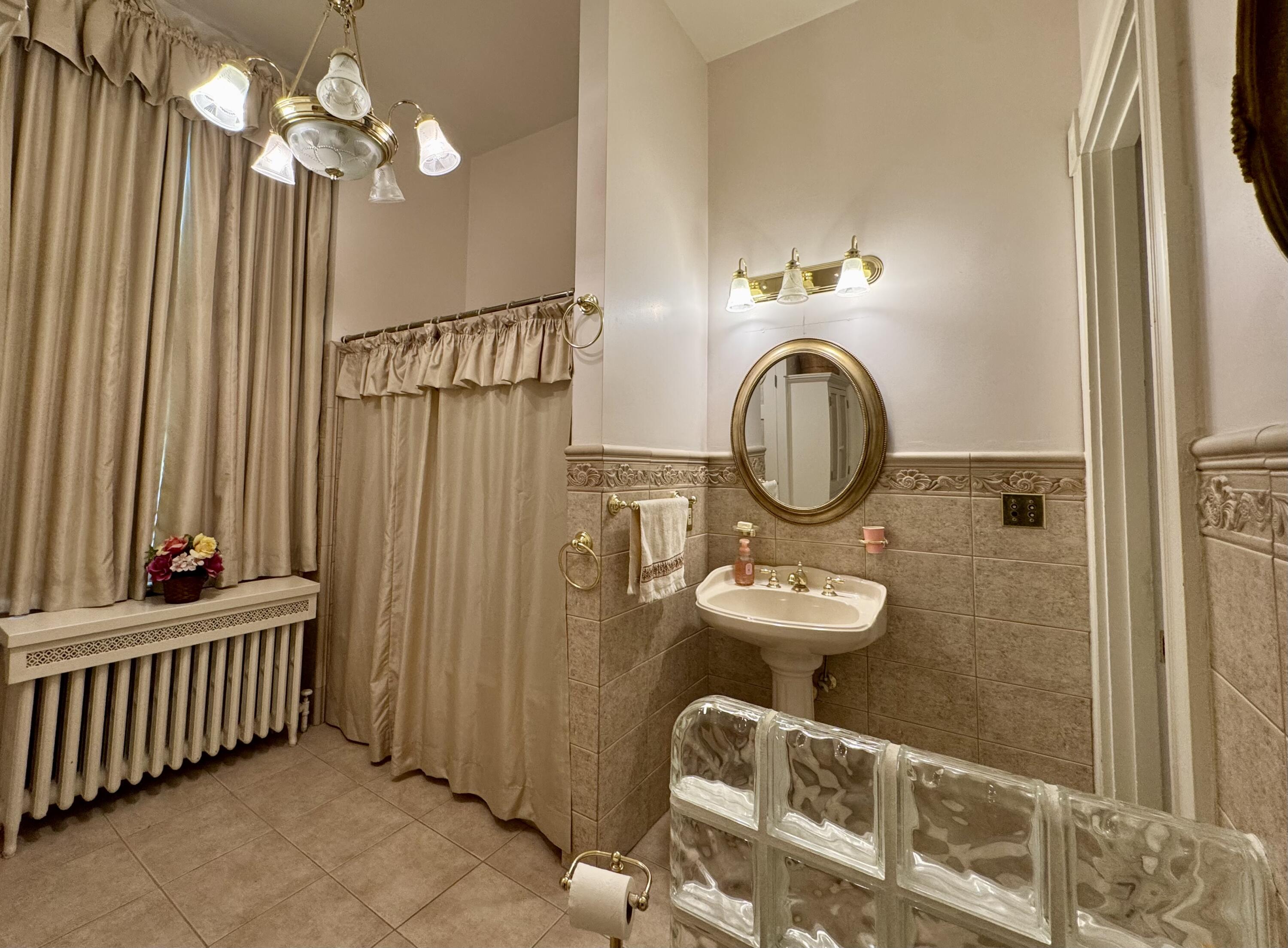 453 W Broadway Street Property Photo 17