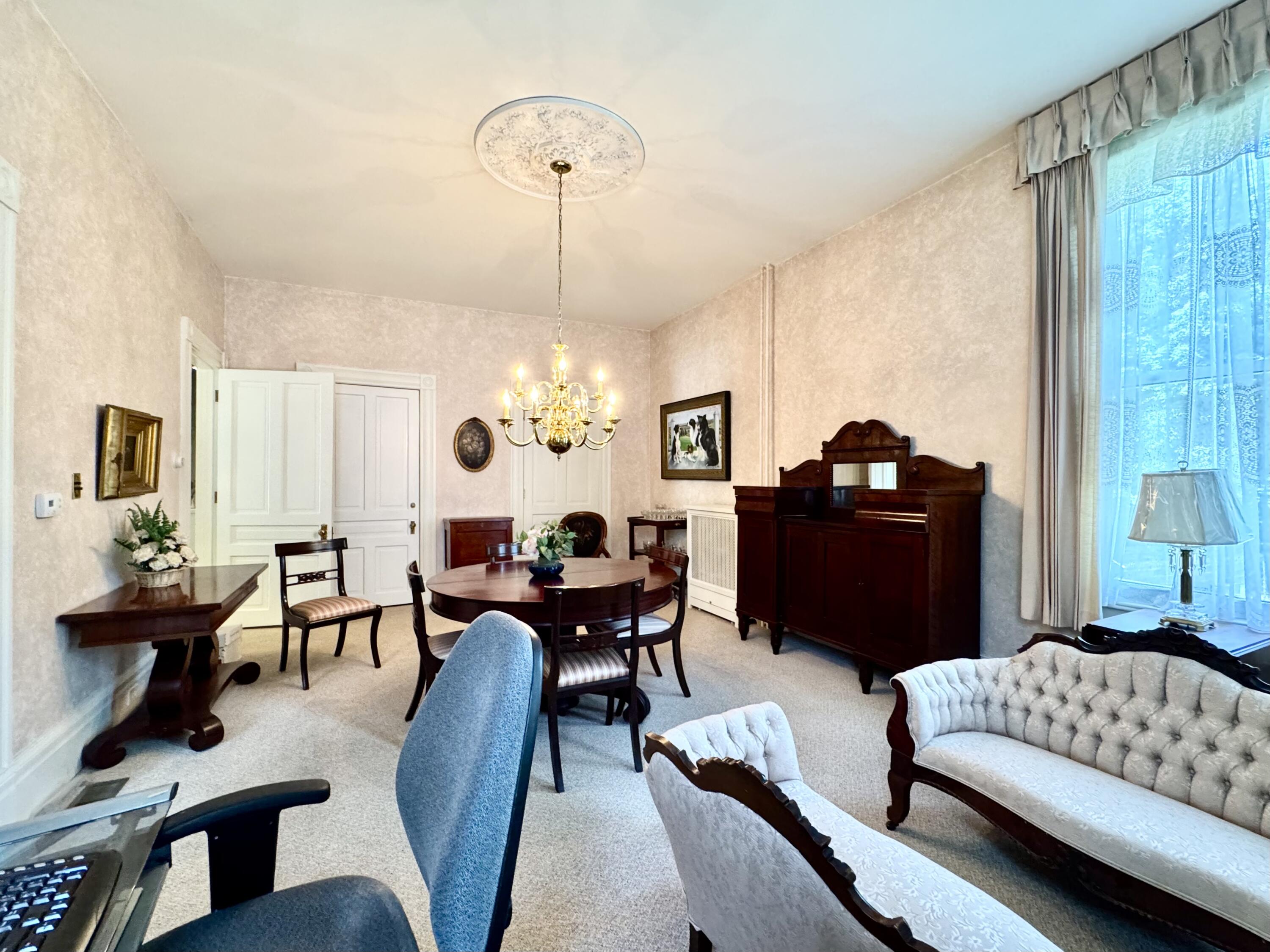 453 W Broadway Street Property Photo 18