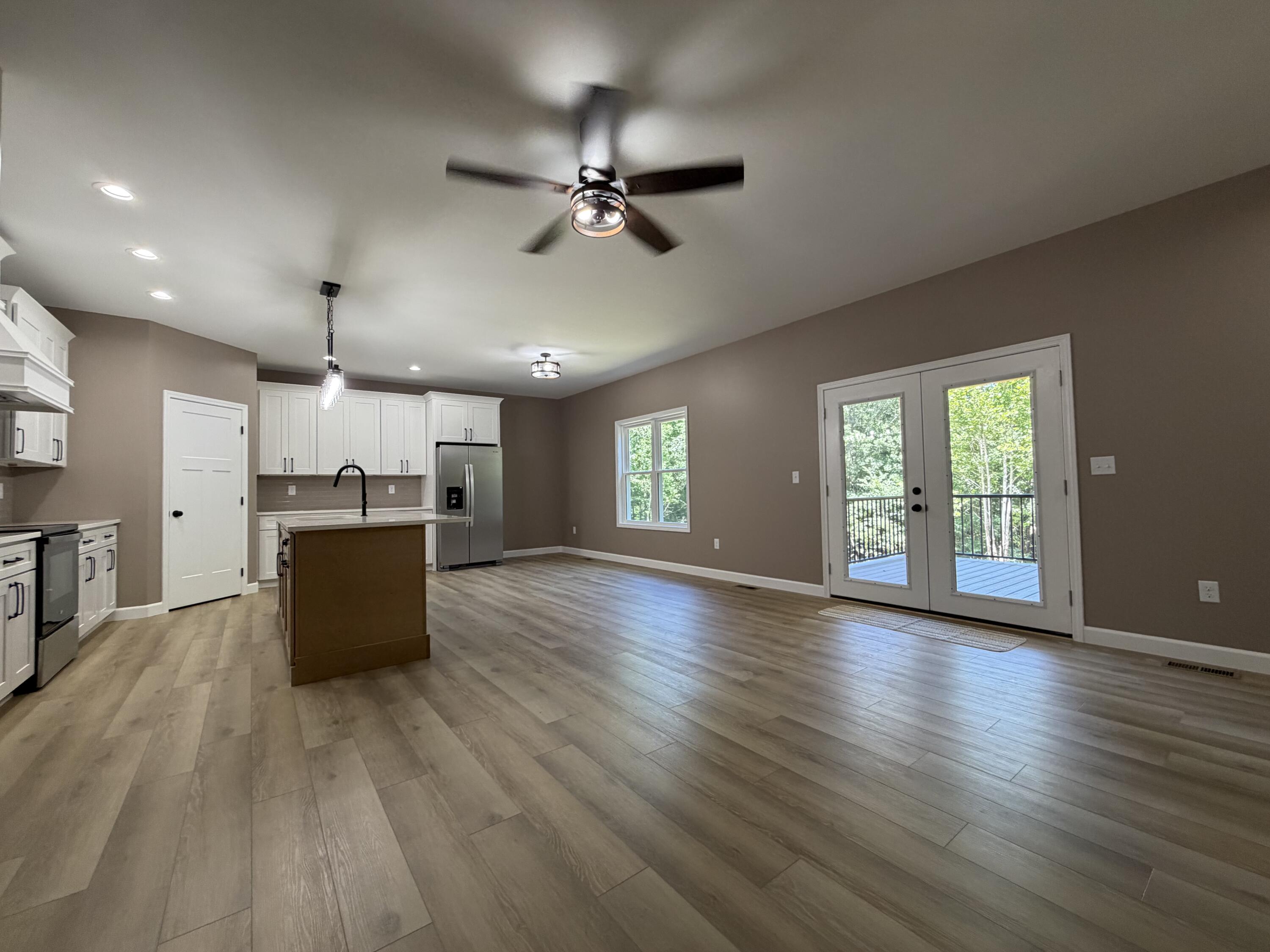 353 Kings Ridge Court Property Photo 4