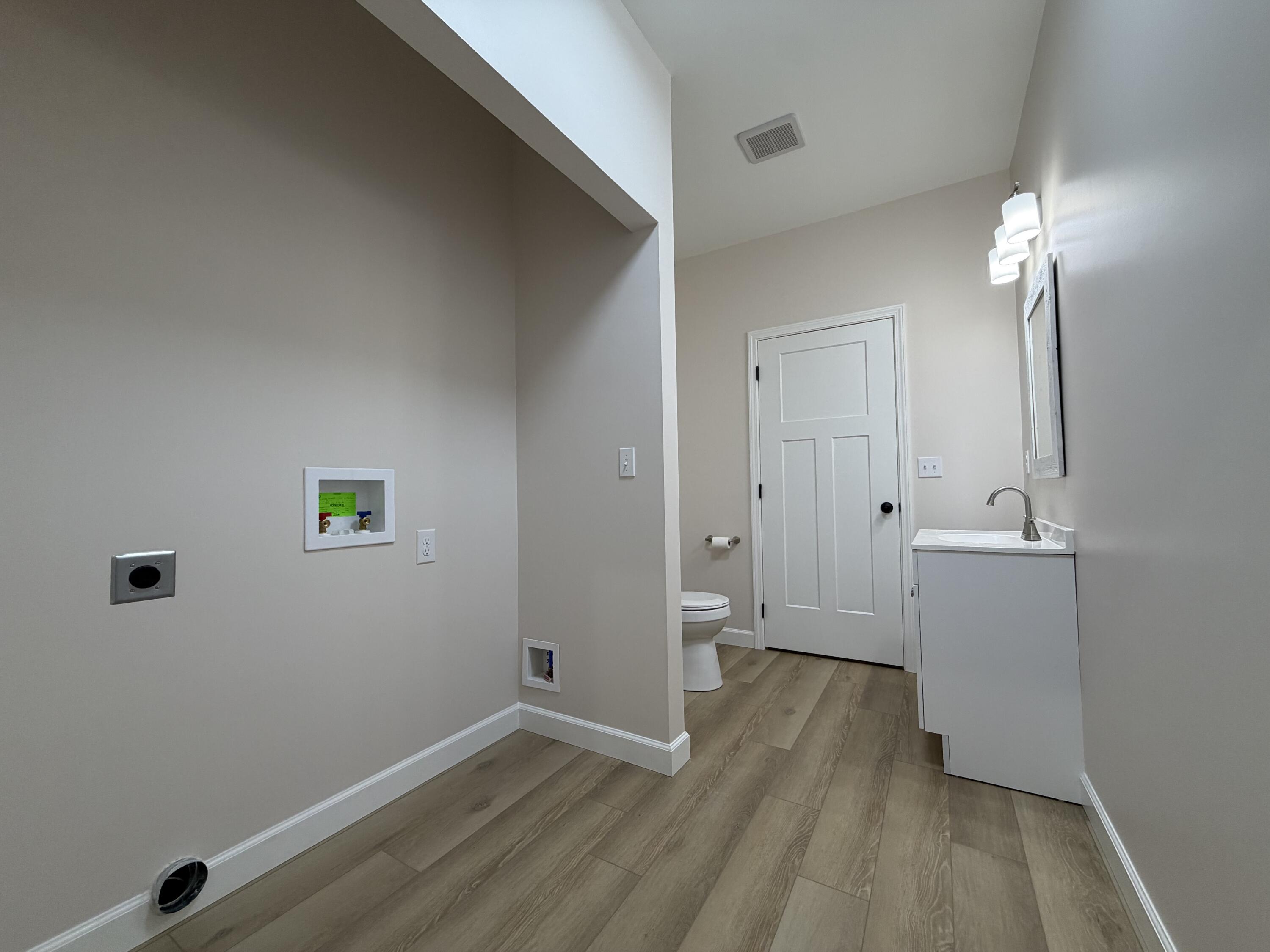 353 Kings Ridge Court Property Photo 9