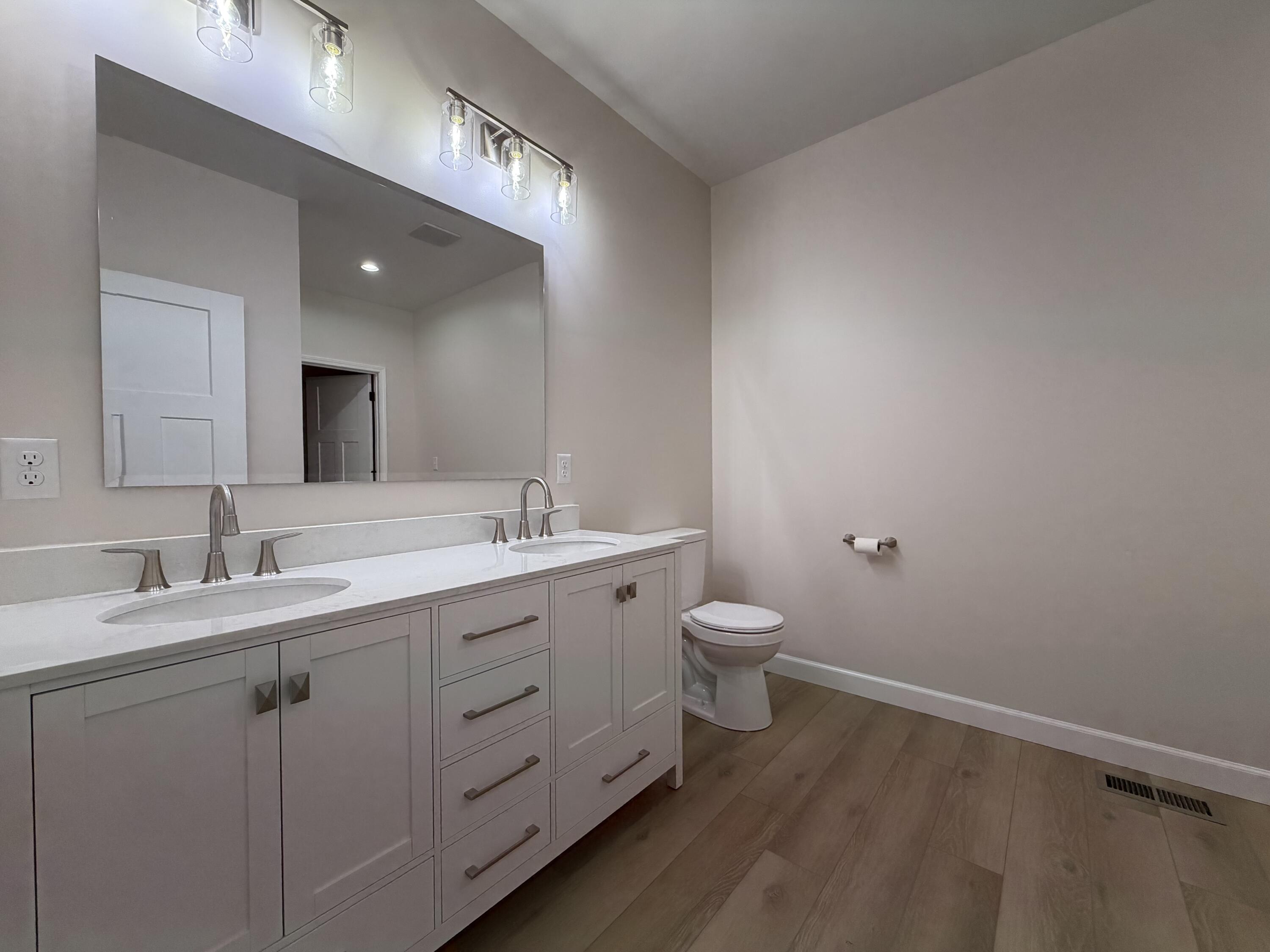 353 Kings Ridge Court Property Photo 13