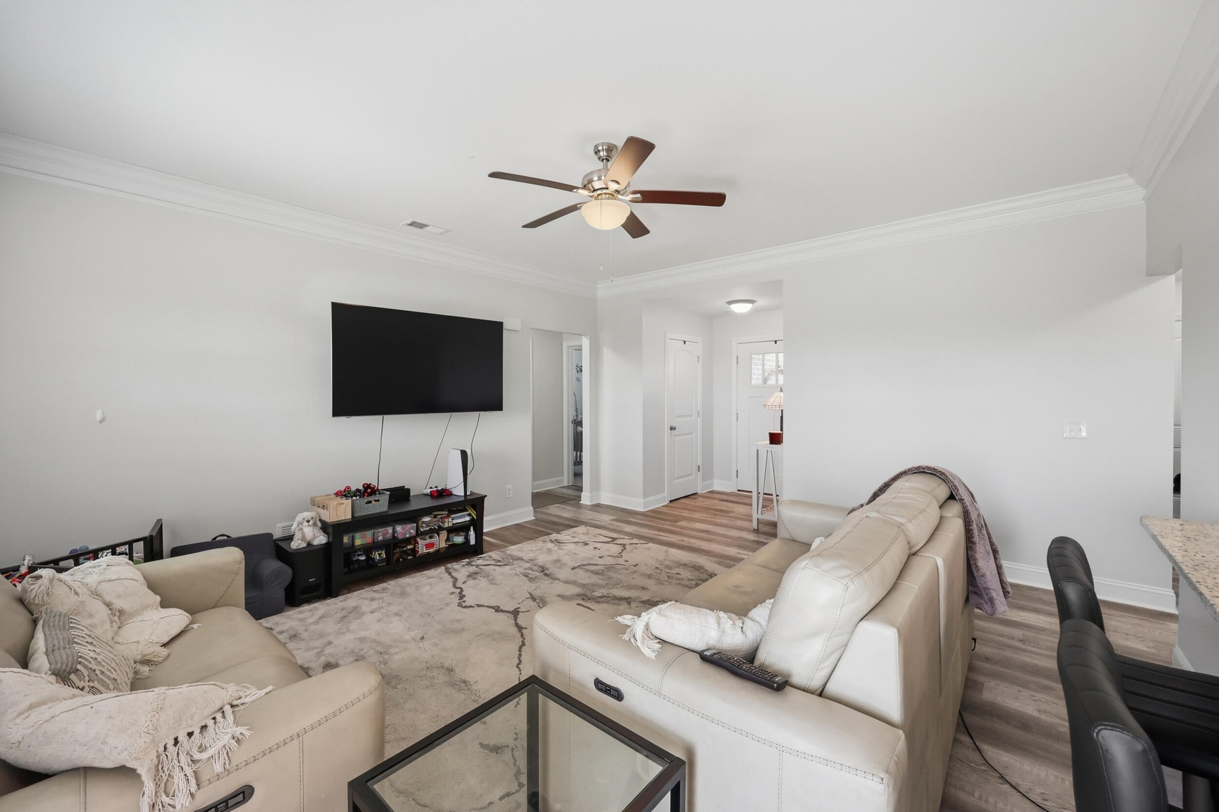 240 Windward Way Property Photo 6