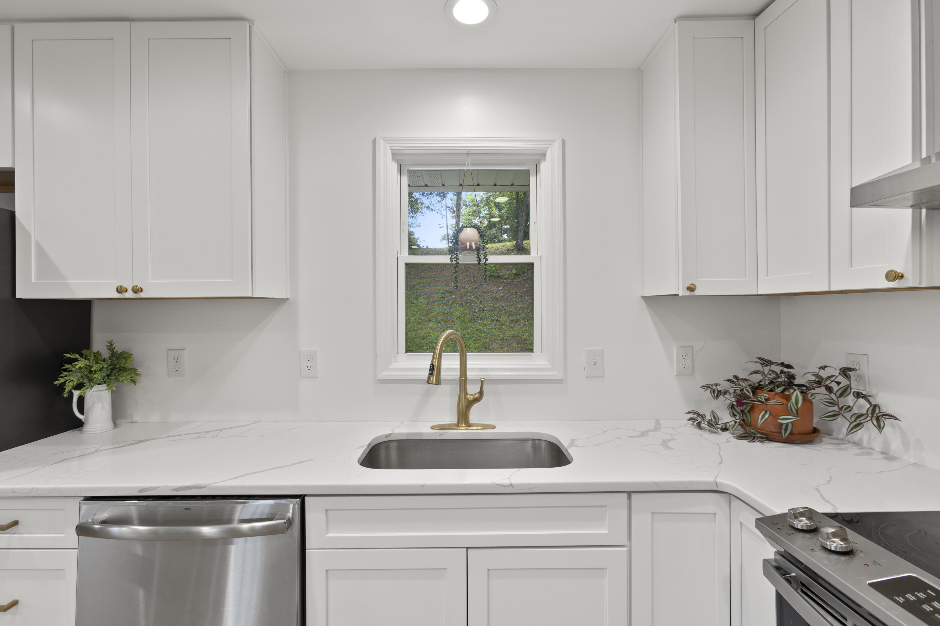 2421 Burton Pike Property Photo 6