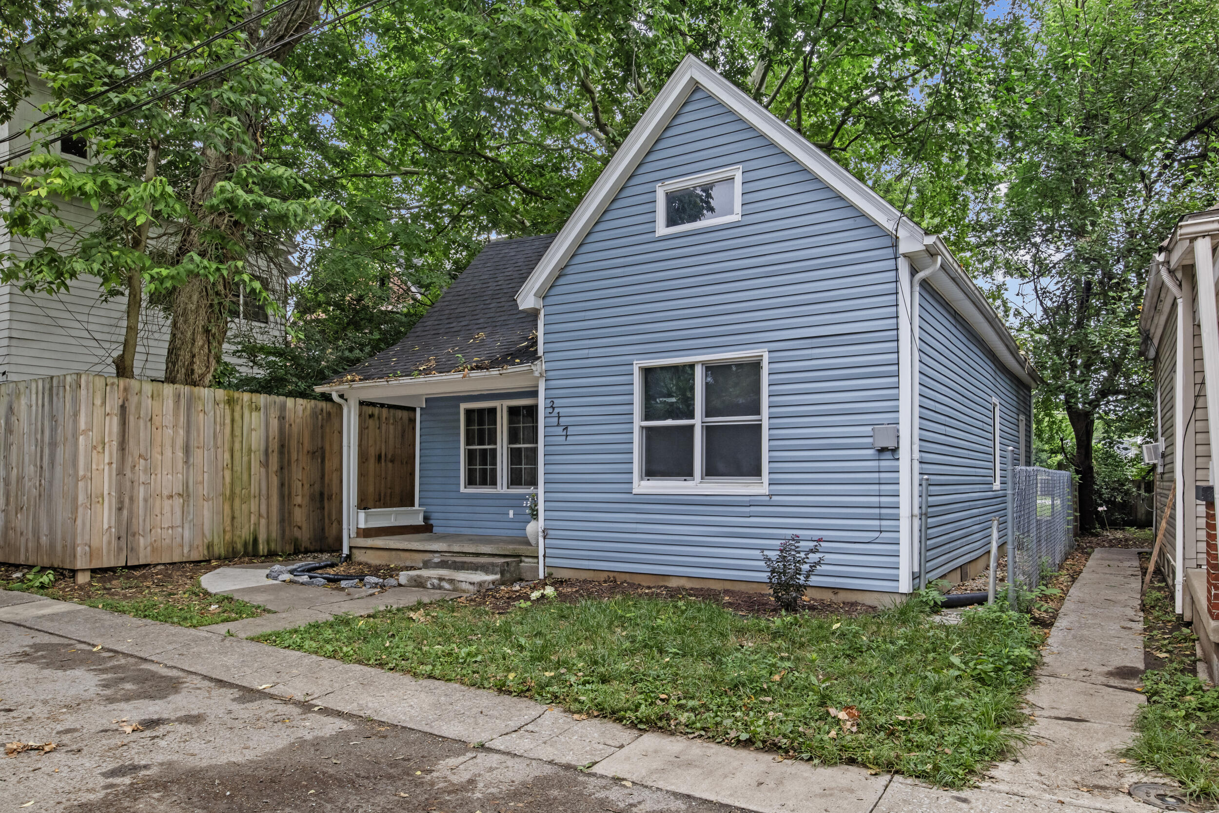 317 Ross Avenue Property Photo 5