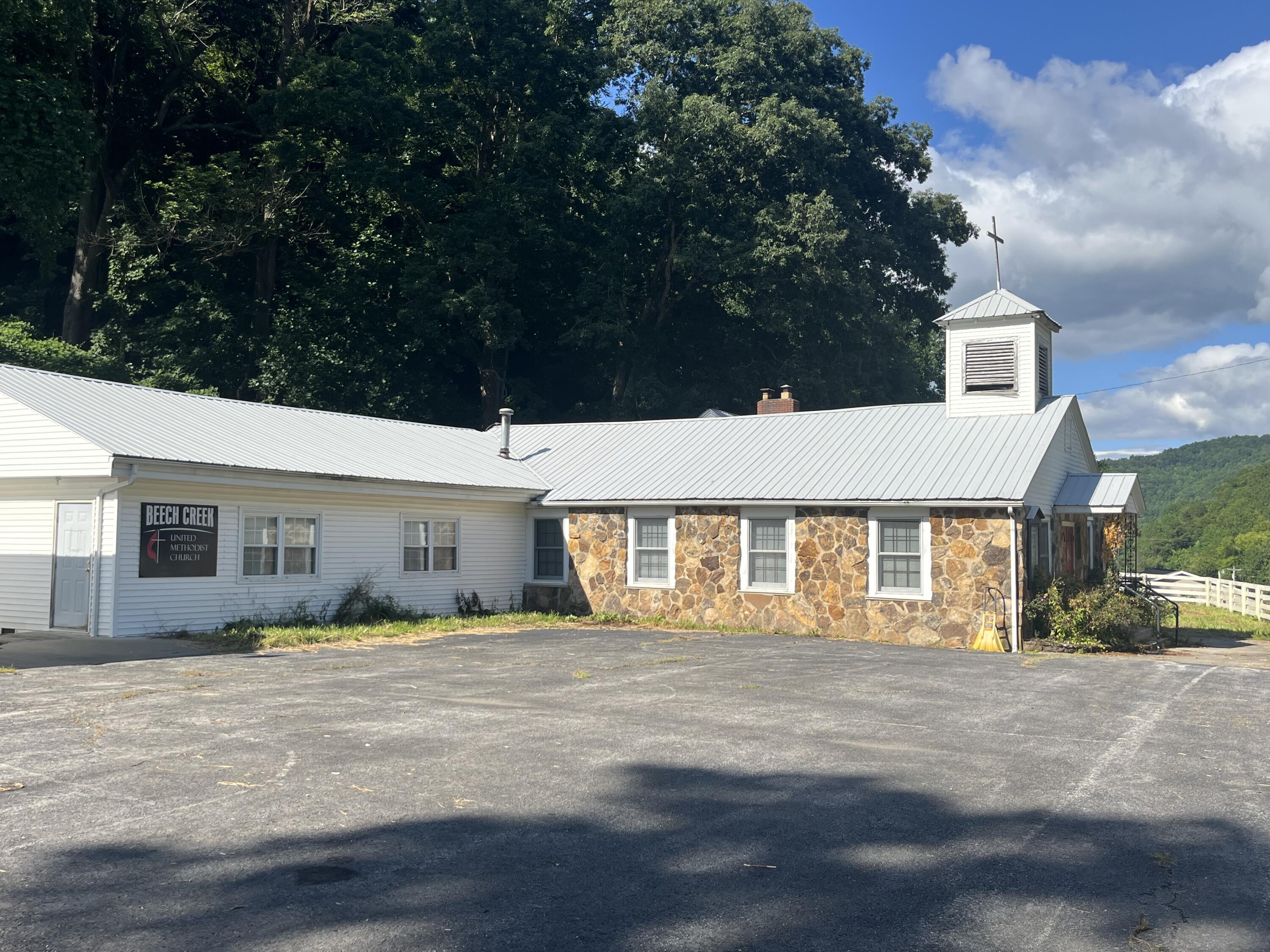 2977 Beech Creek Road Property Photo 1