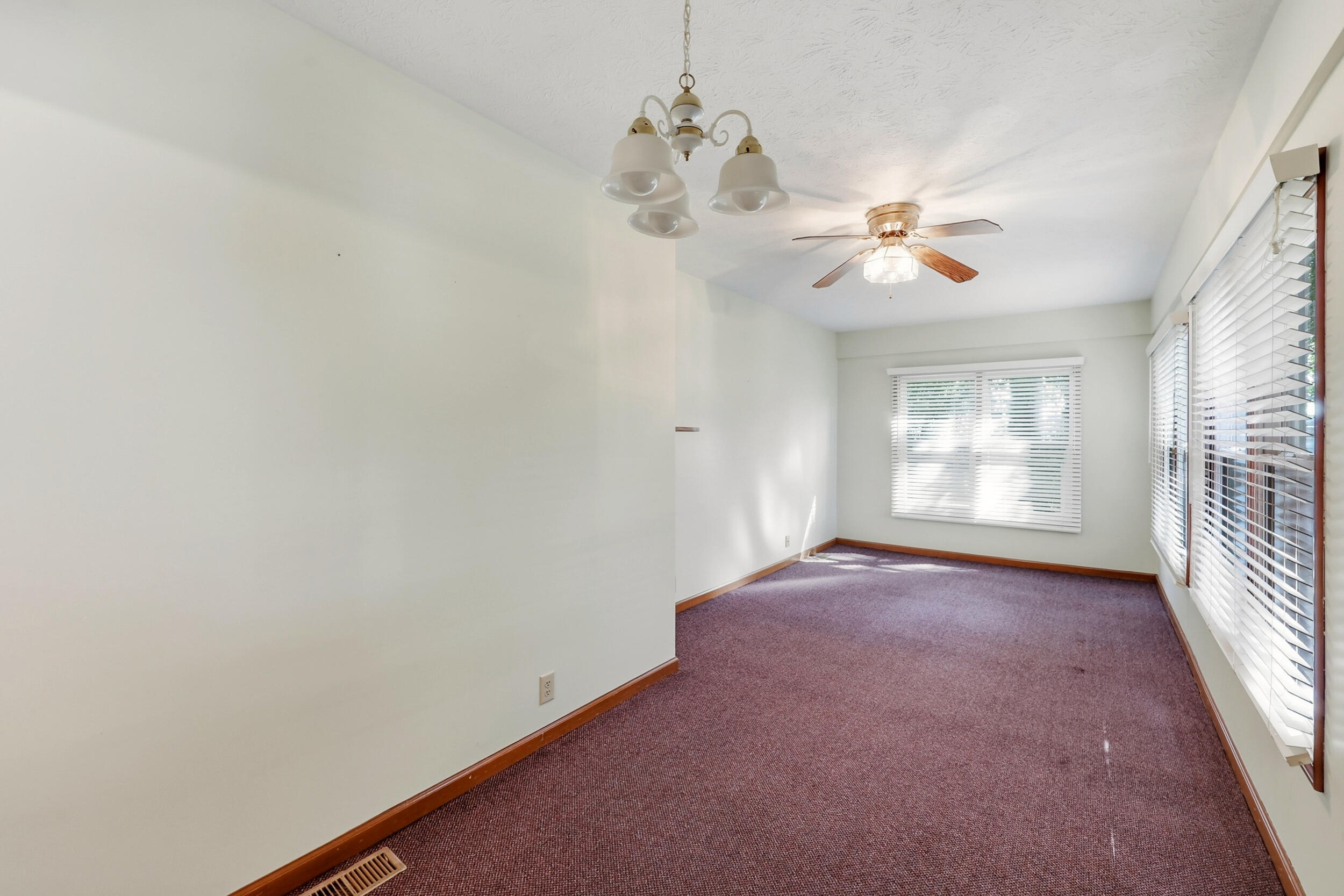 2212 Acorn Court Property Photo 34