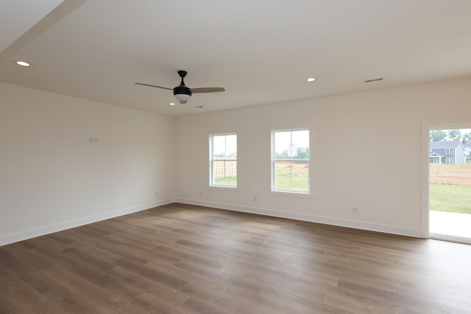 208 Skaggs Boulevard Property Photo 11