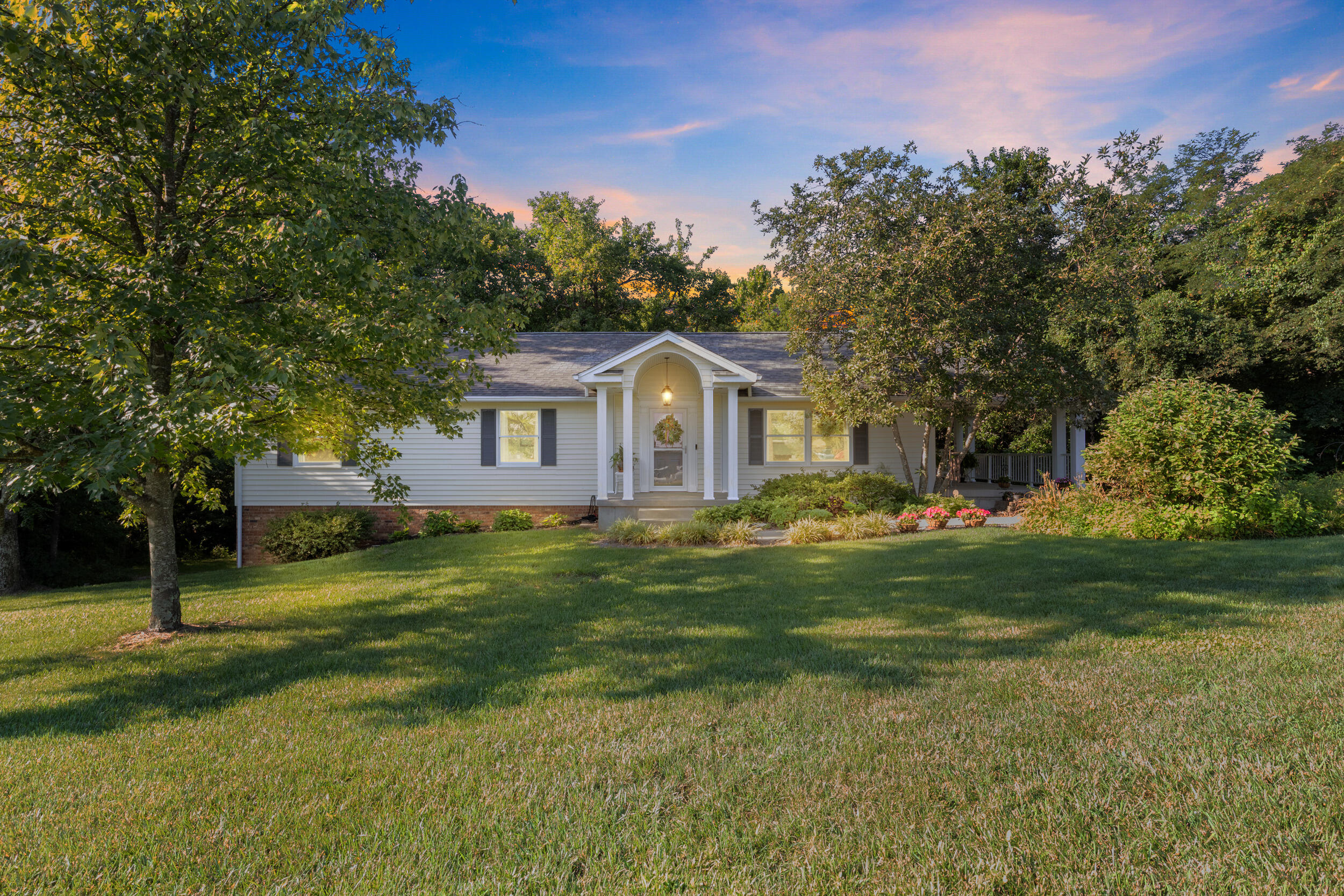 1005 Pin Oak Drive Property Photo 1