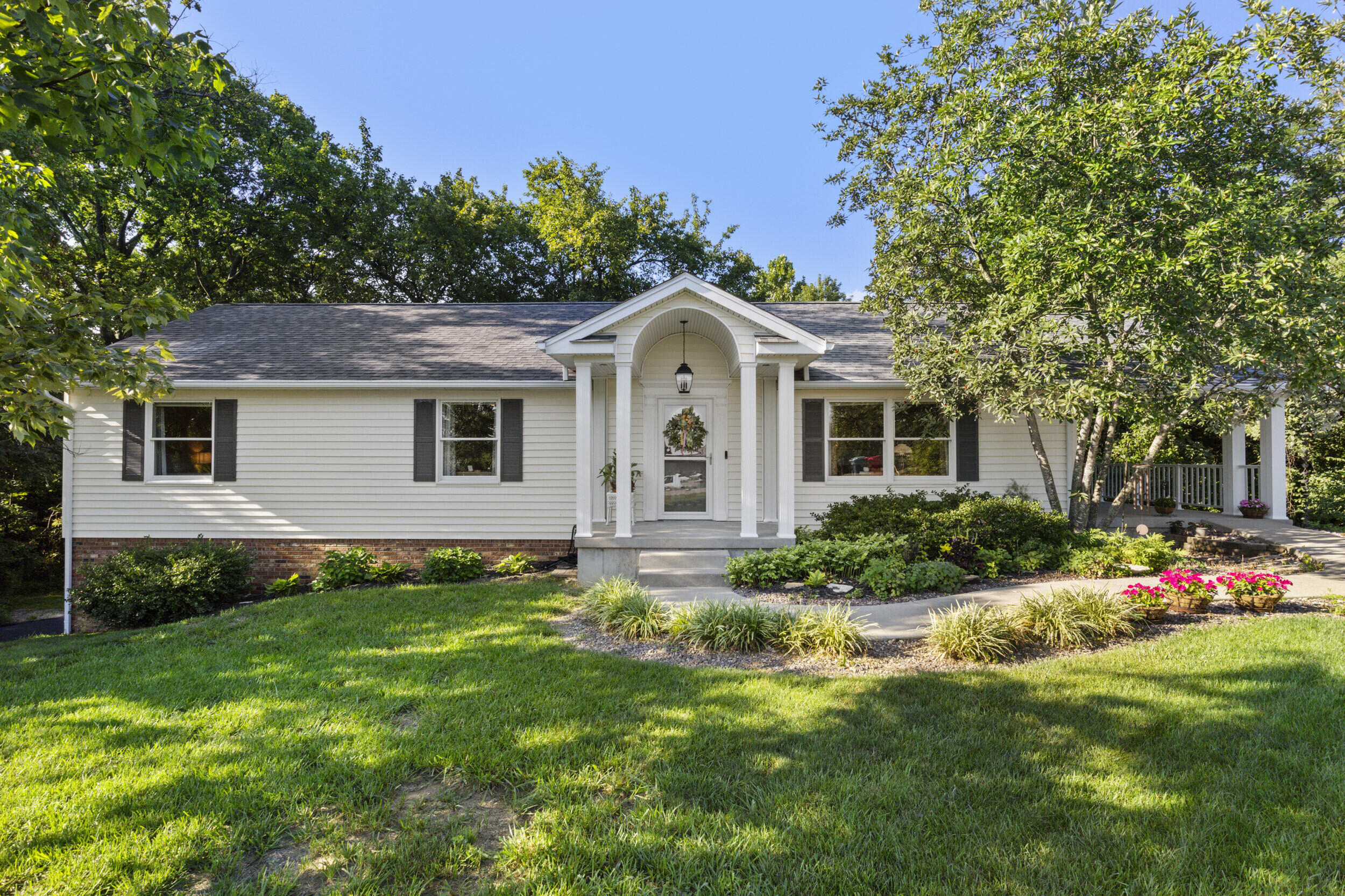 1005 Pin Oak Drive Property Photo 2