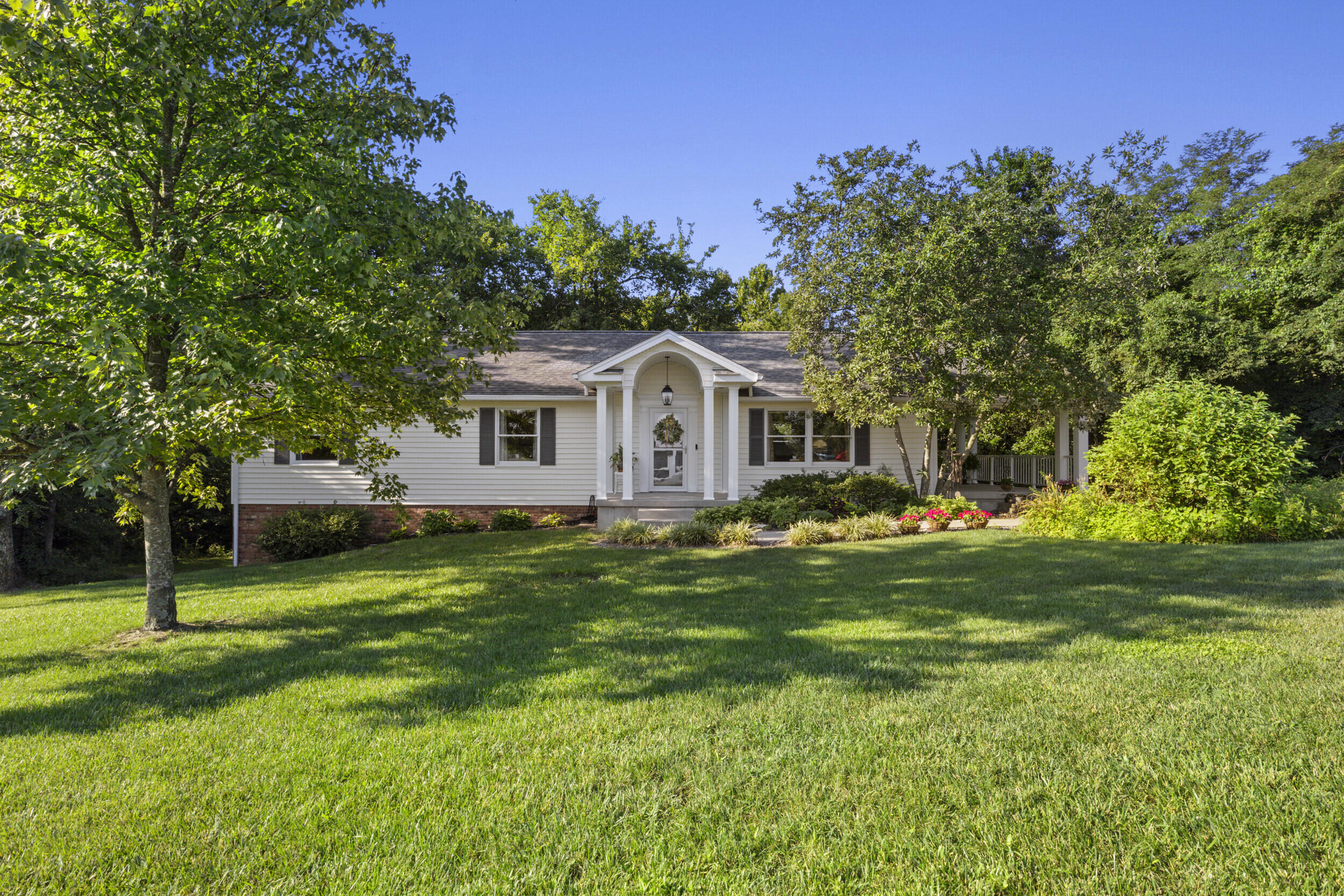 1005 Pin Oak Drive Property Photo 3