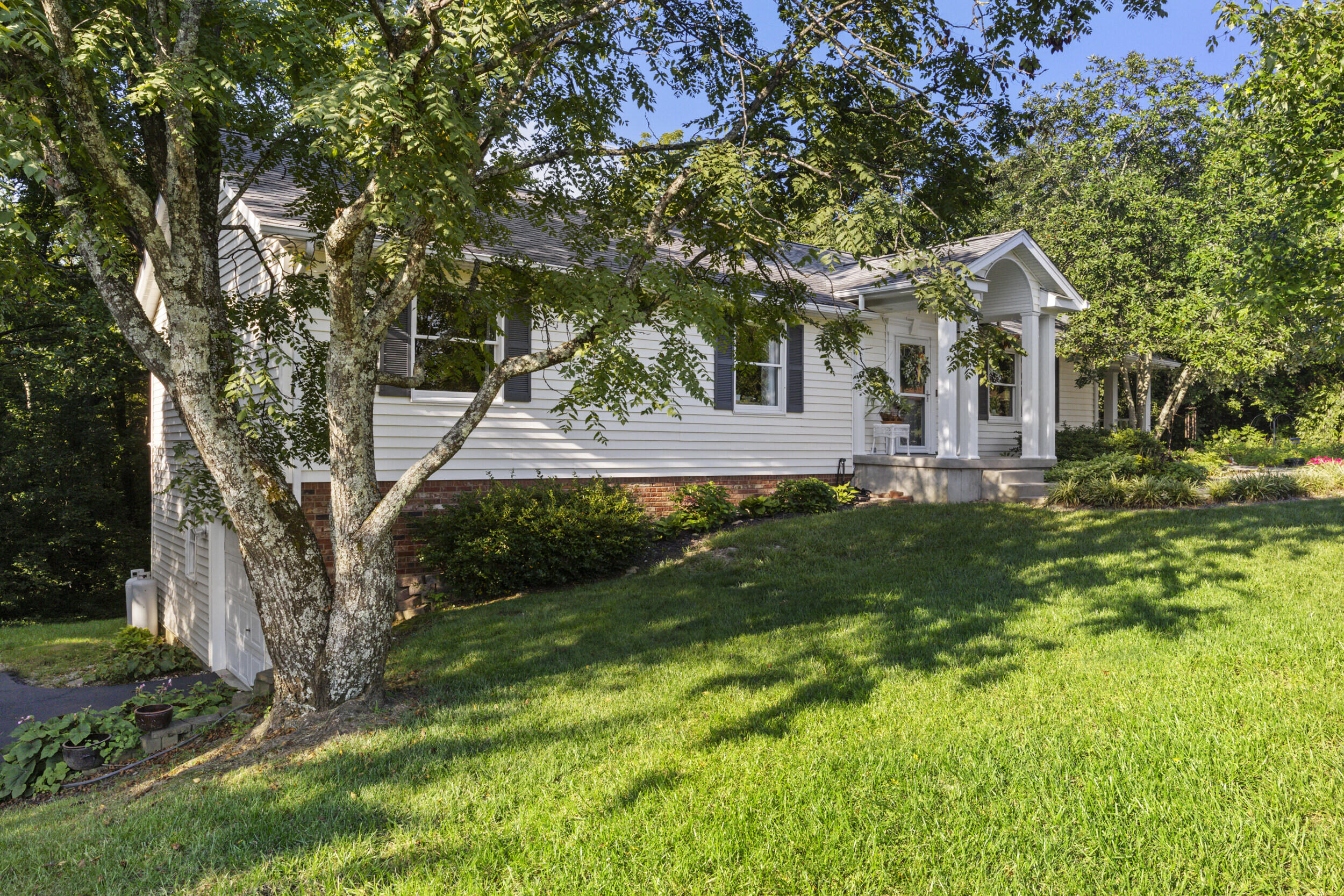 1005 Pin Oak Drive Property Photo 4