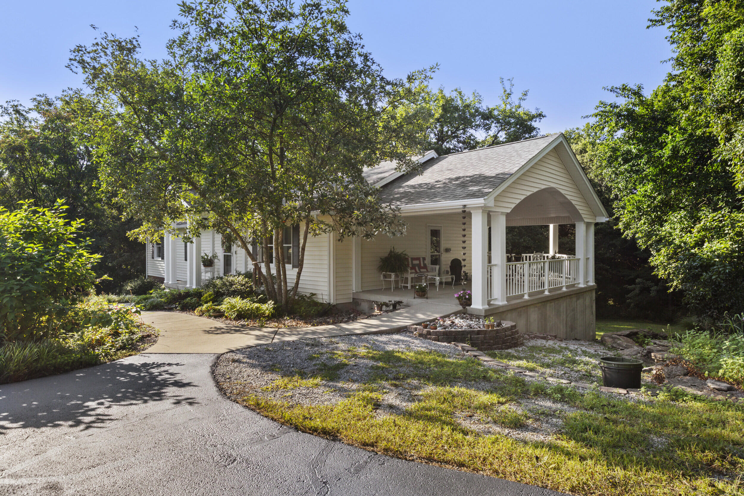 1005 Pin Oak Drive Property Photo 6