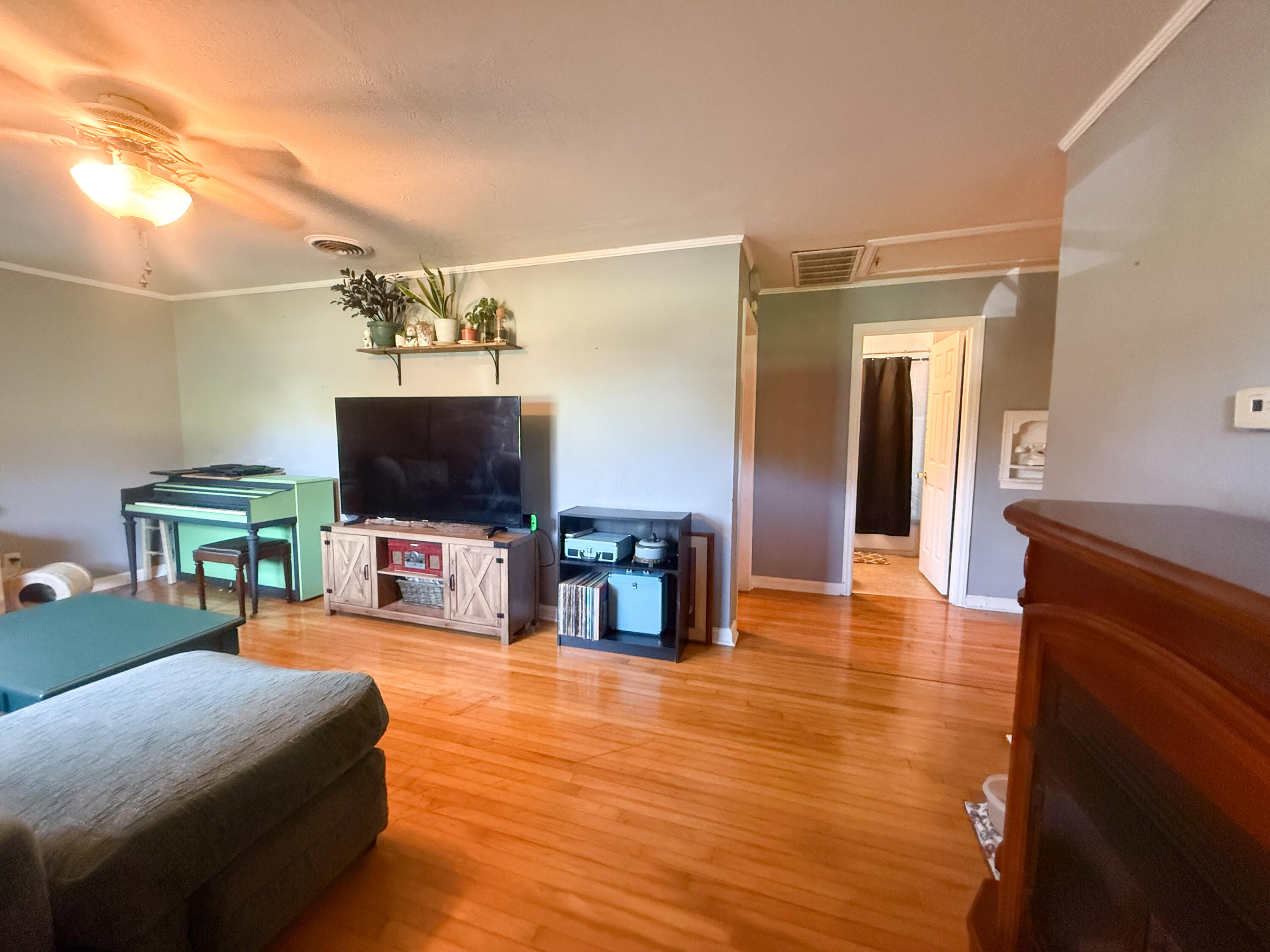 2001 B Street Property Photo 14