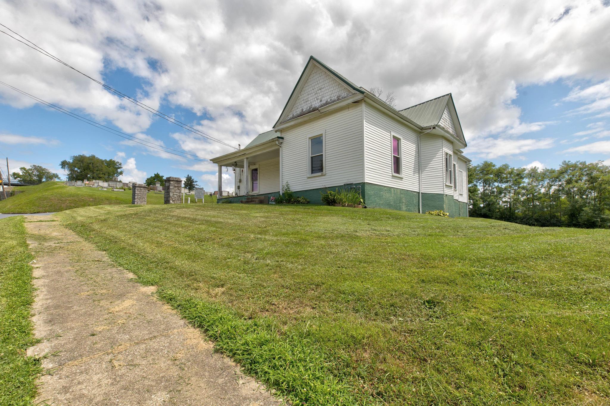 534 E Locust Street Property Photo 3