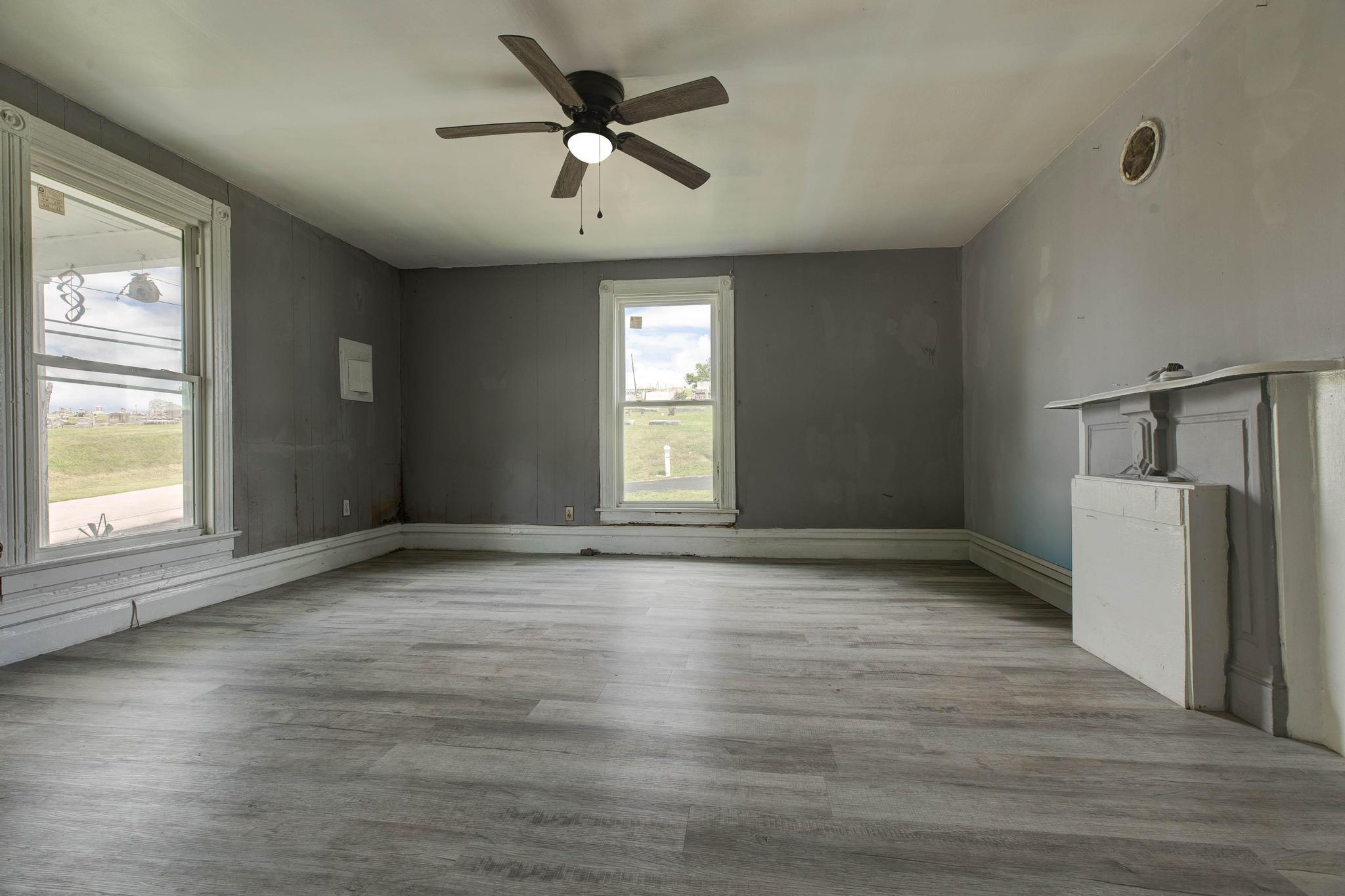 534 E Locust Street Property Photo 7