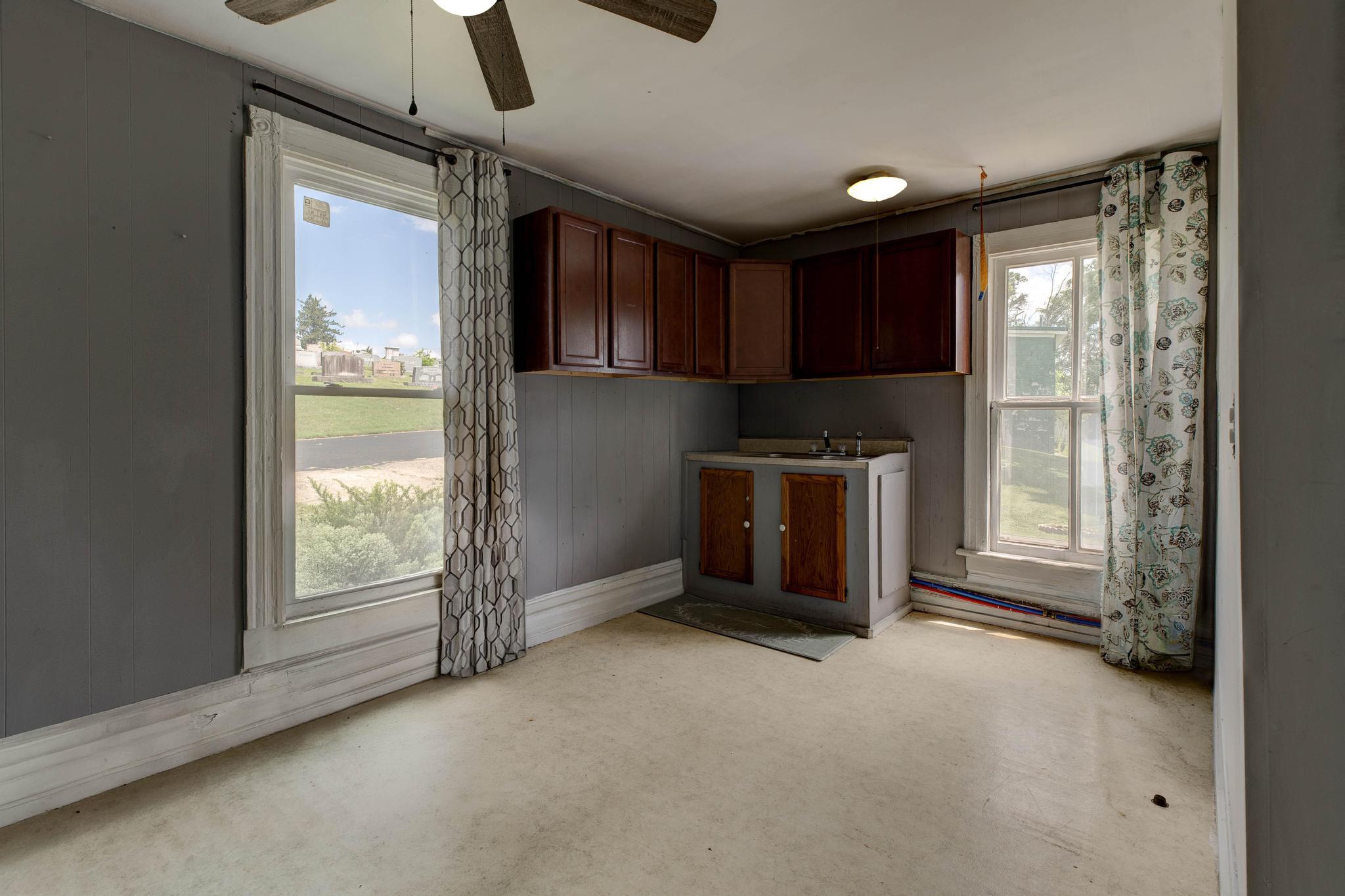 534 E Locust Street Property Photo 11