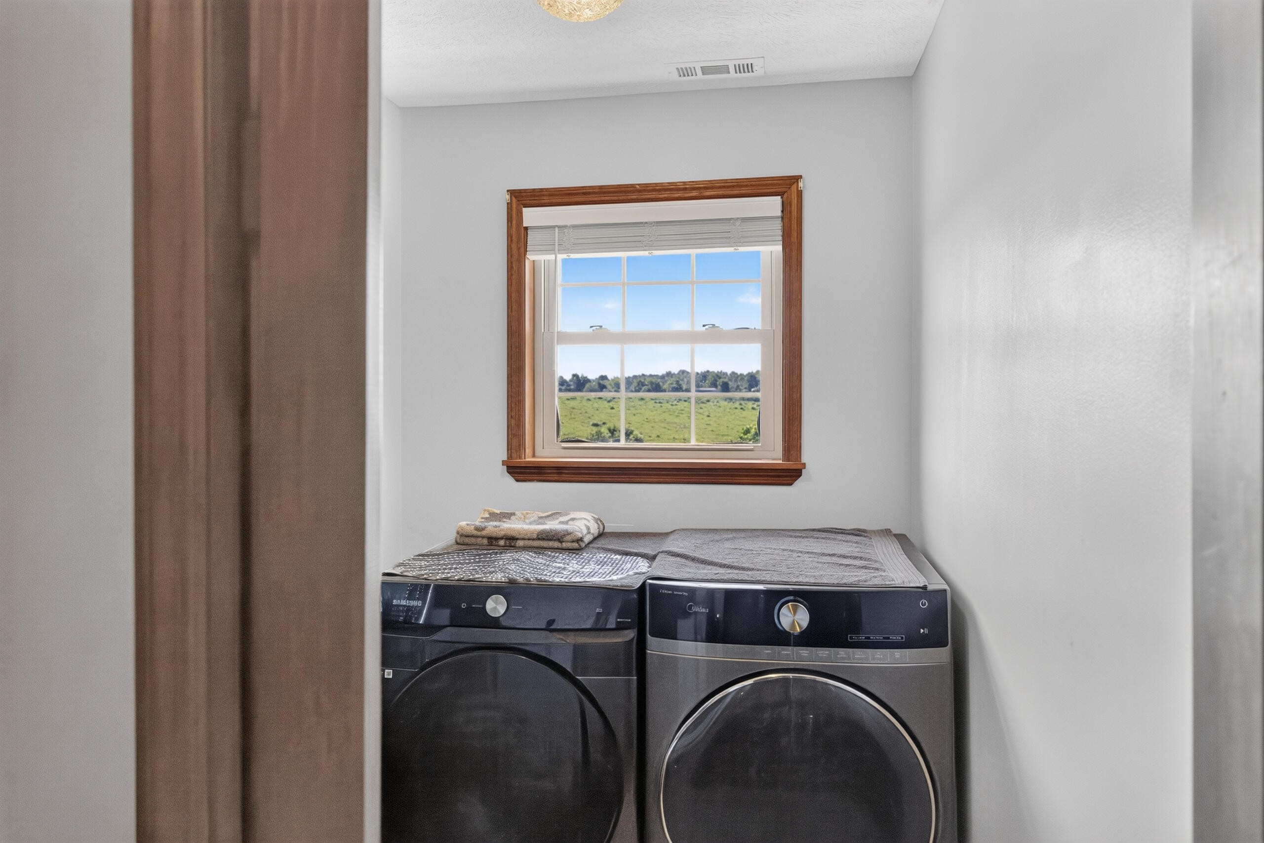 200 Long Lane Property Photo 32