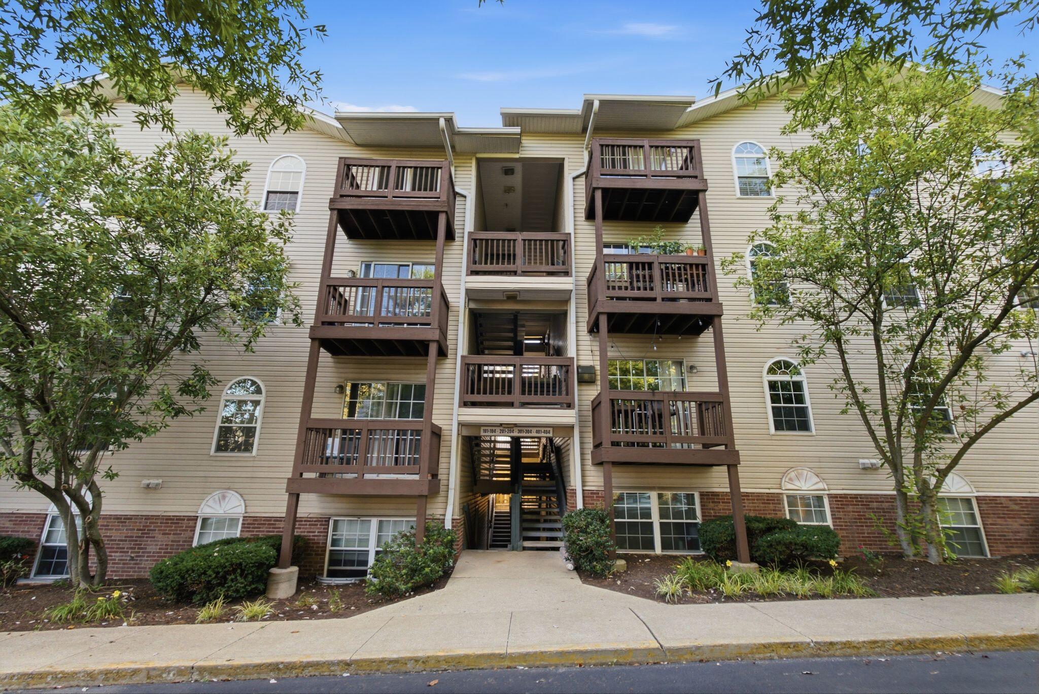 1081 S Broadway 401
