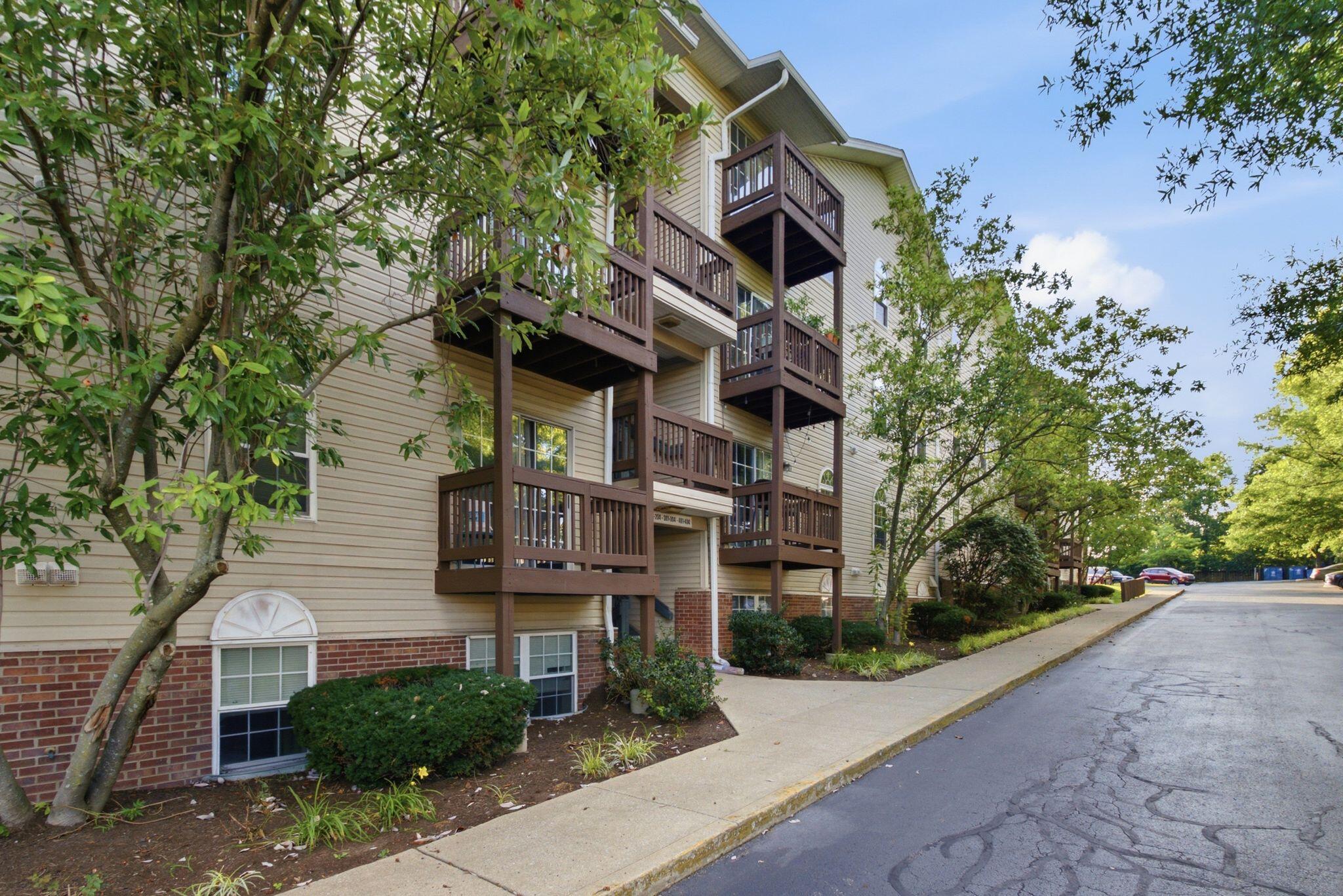 1081 S Broadway 401 Property Photo 2