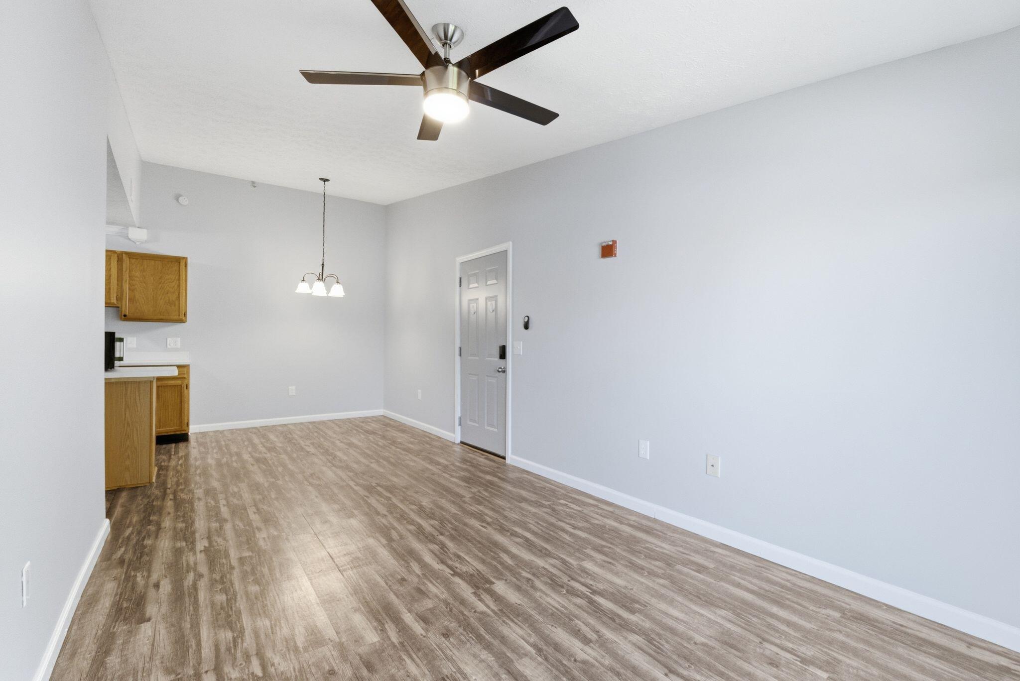 1081 S Broadway 401 Property Photo 6