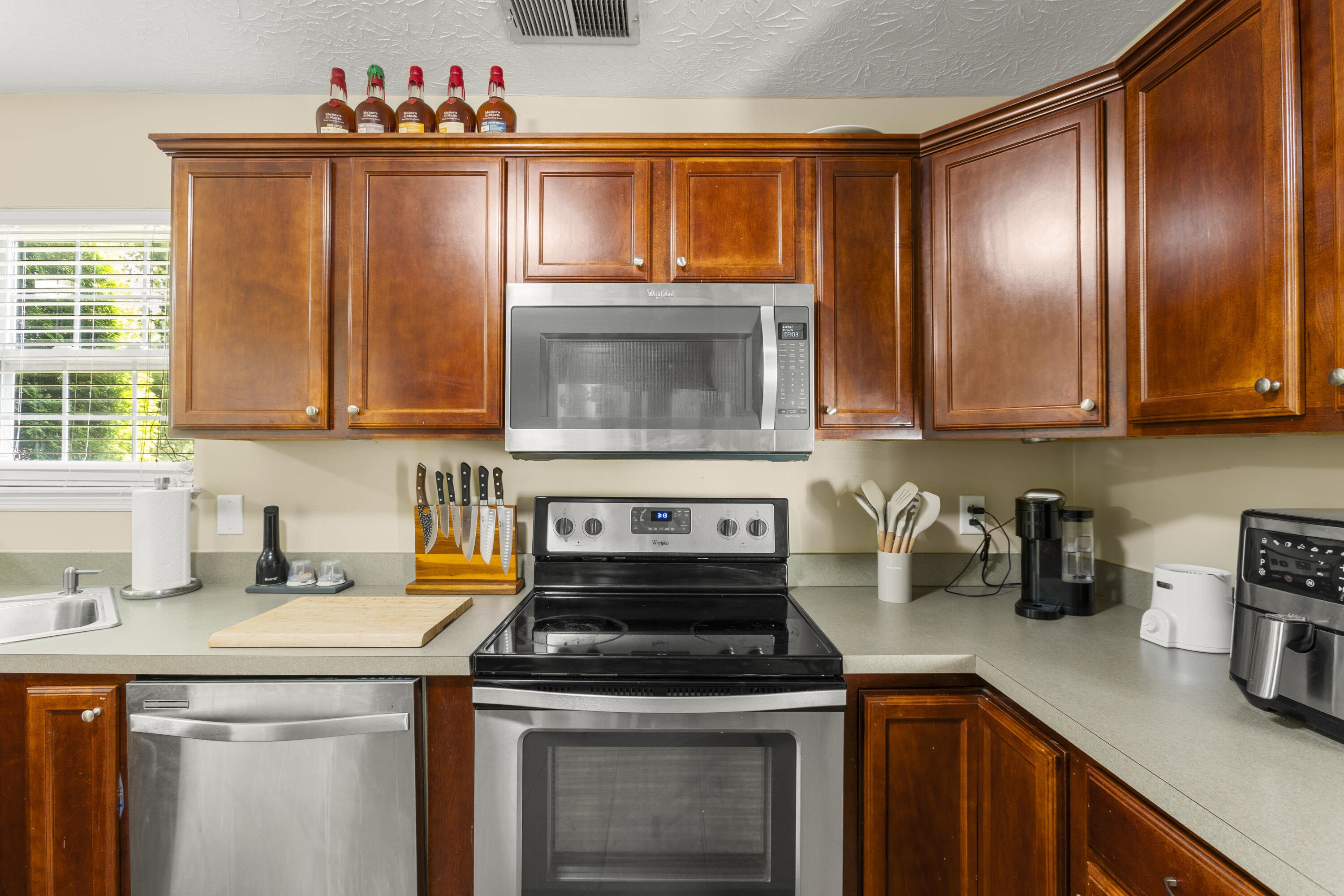 1059 Man O' War Drive Property Photo 14