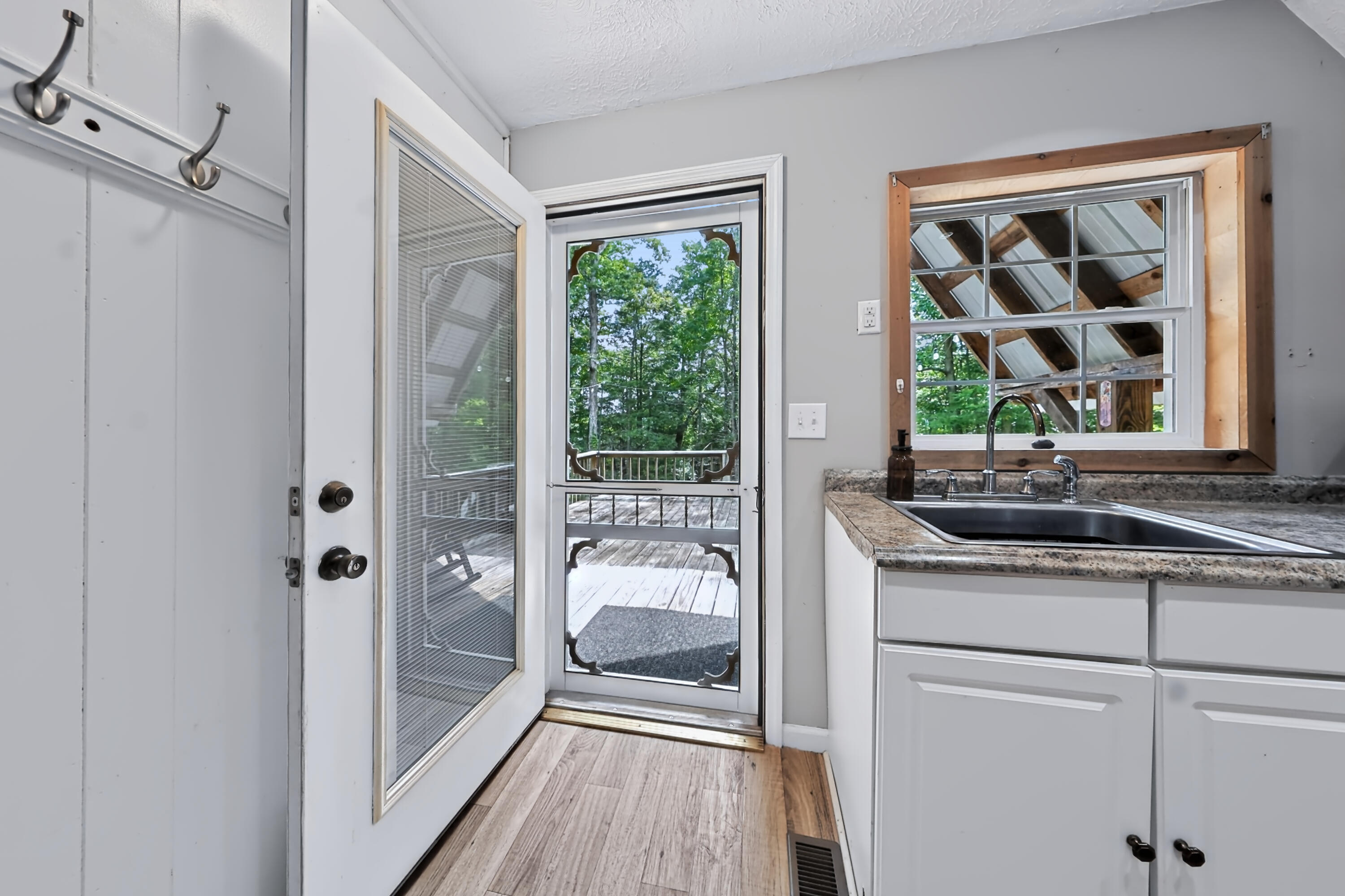 99 Phyllis Lane Property Photo 6