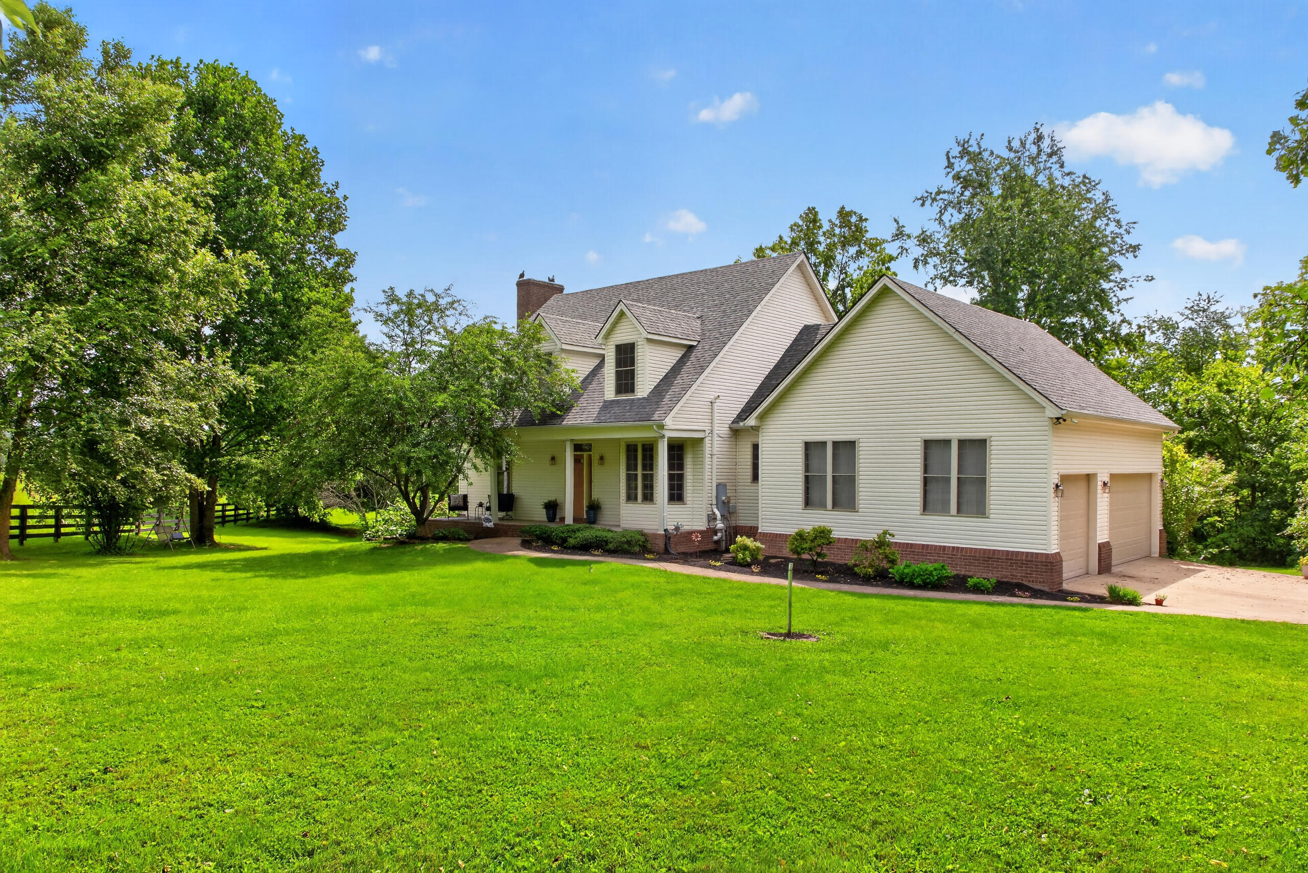 405 Lone Oak Road Property Photo 3