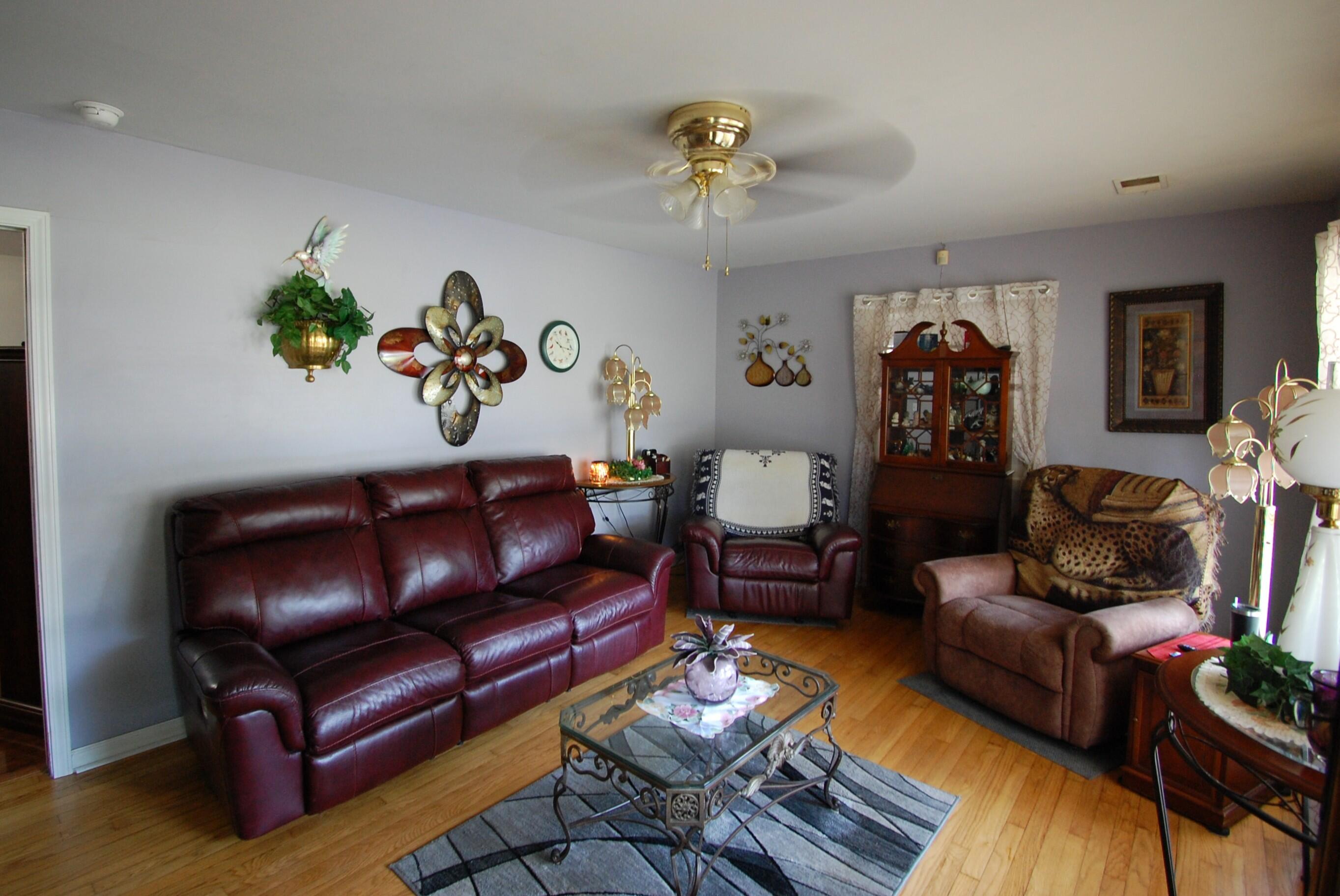 5825 Oaks Road Property Photo 2