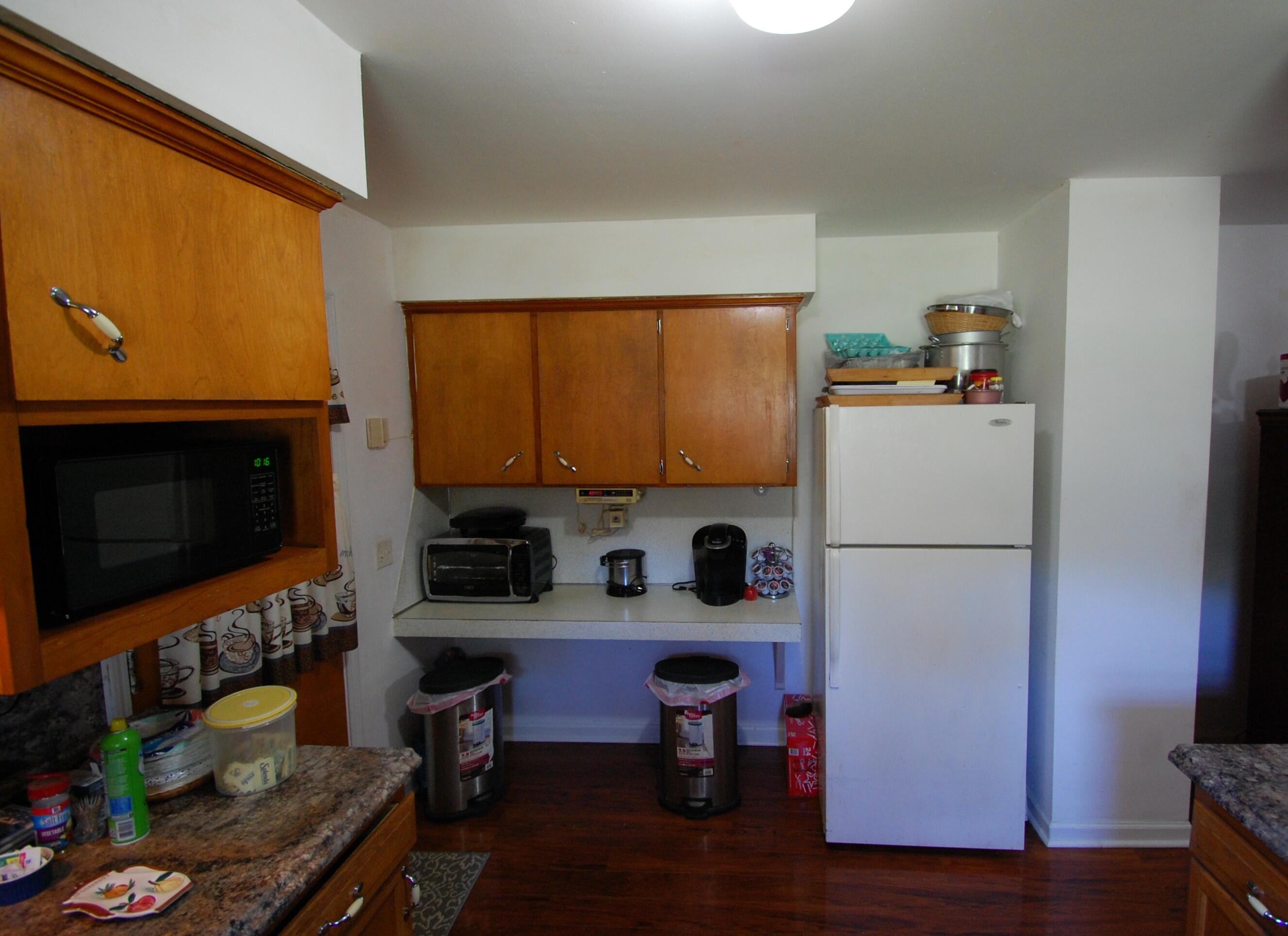 5825 Oaks Road Property Photo 6