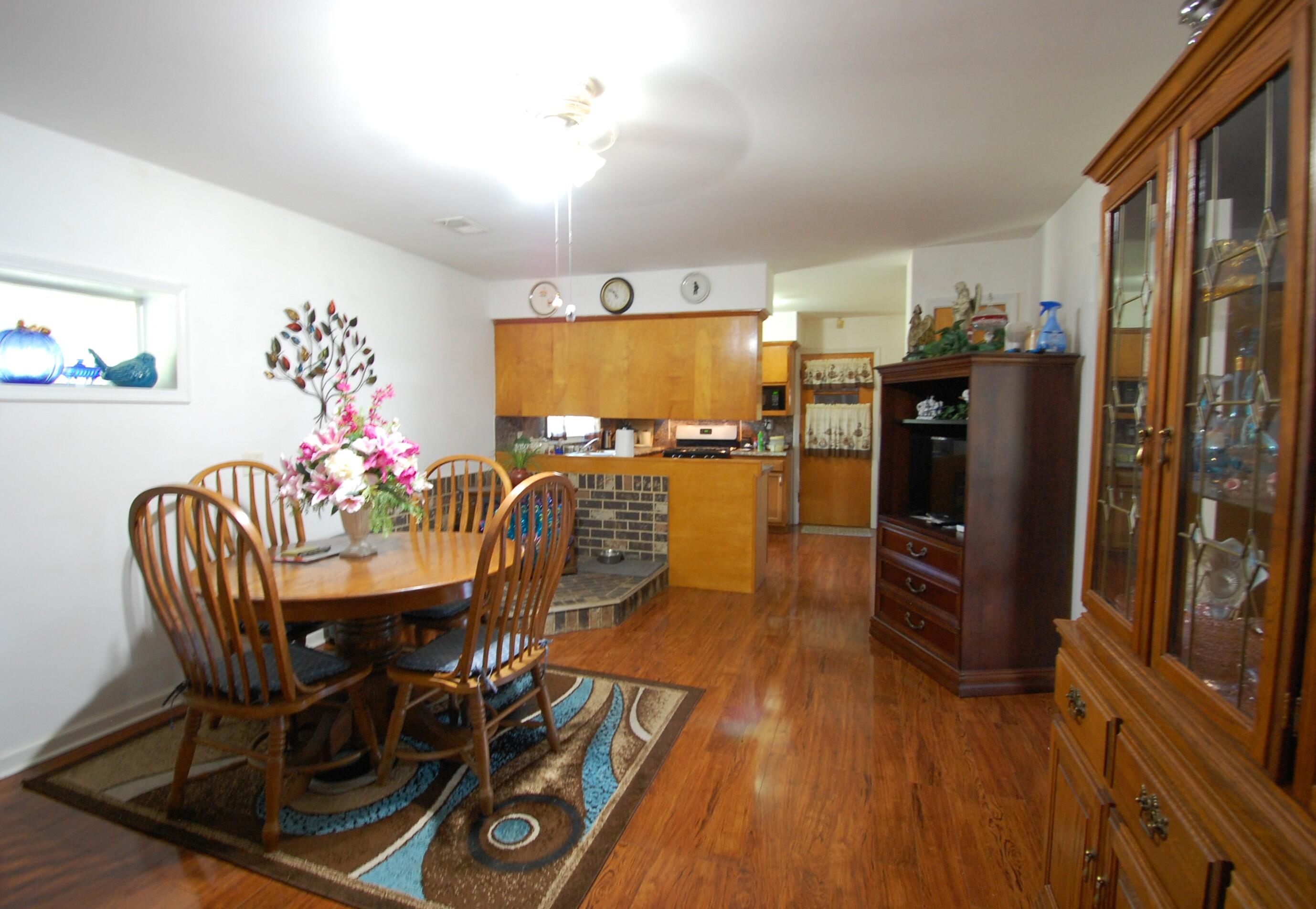 5825 Oaks Road Property Photo 7