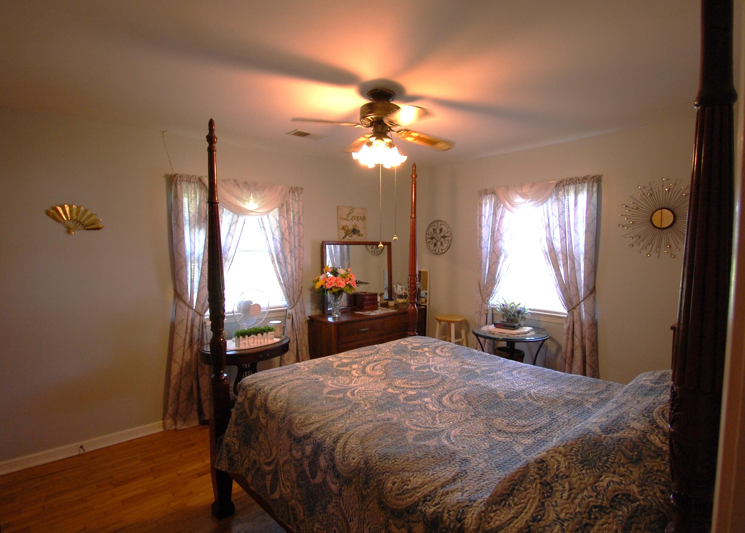 5825 Oaks Road Property Photo 11