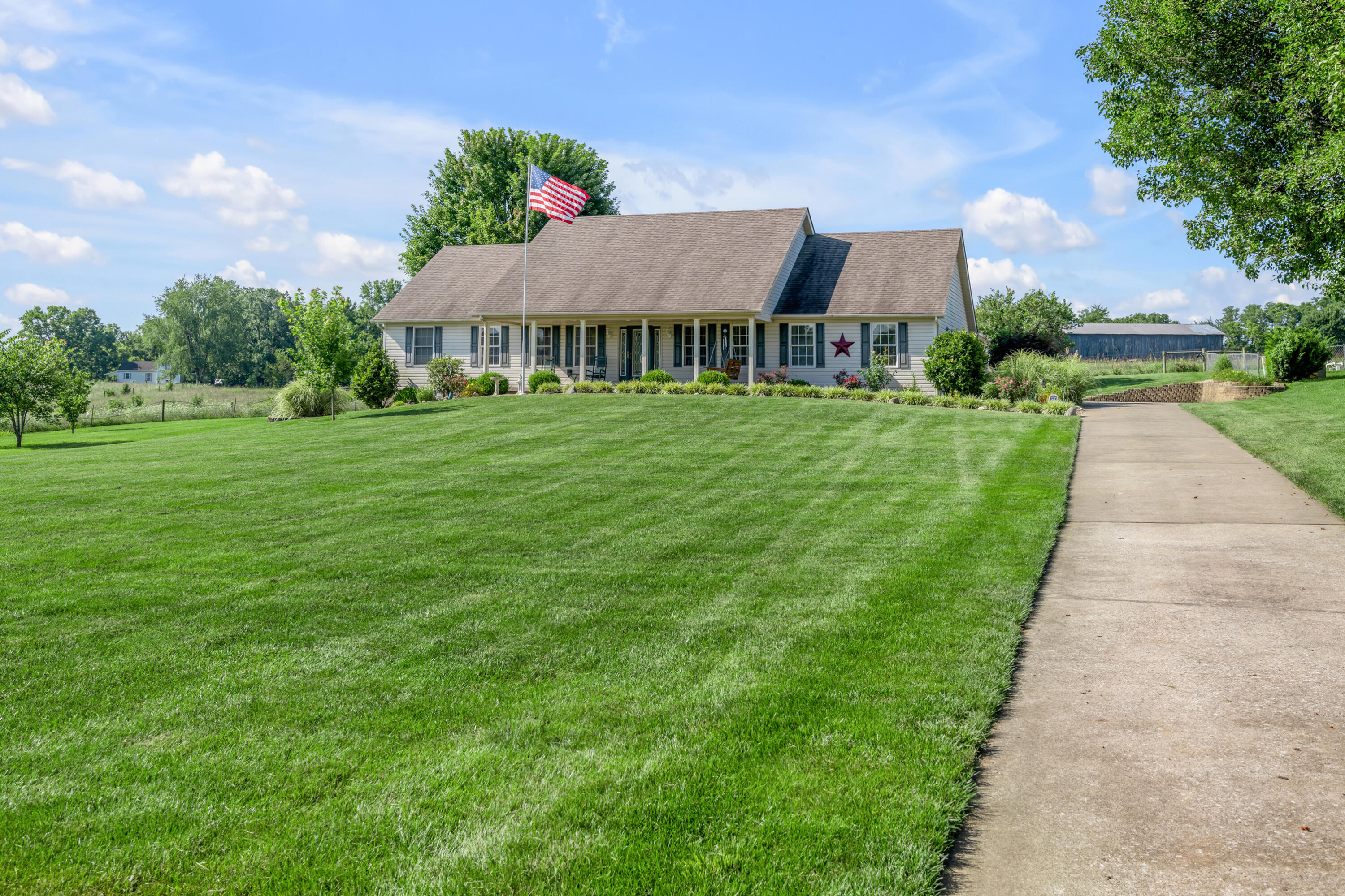 104 Greystone Drive Property Photo 2