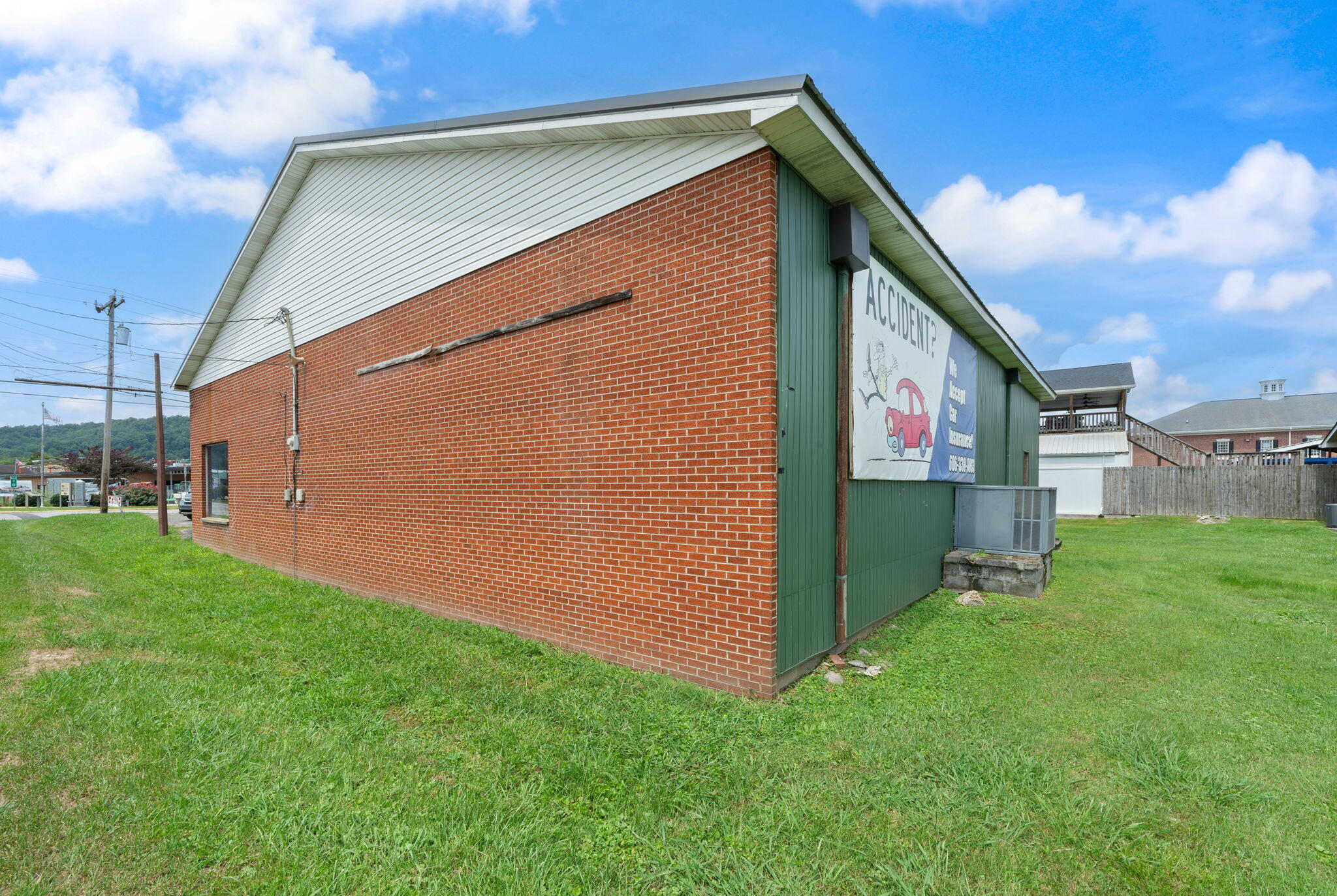 116 N Broadway Property Photo 4