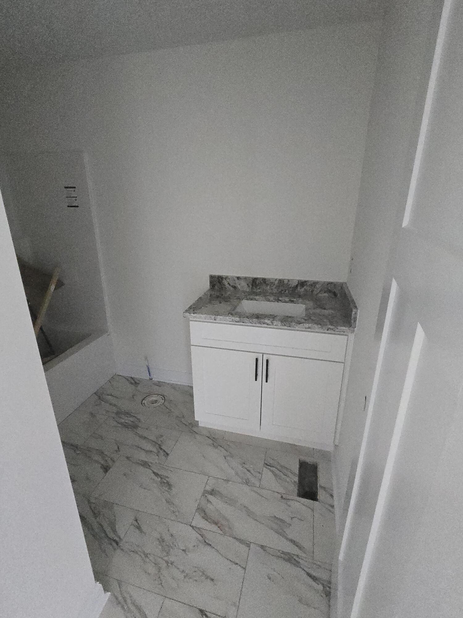 913 Olympic Court Property Photo 6